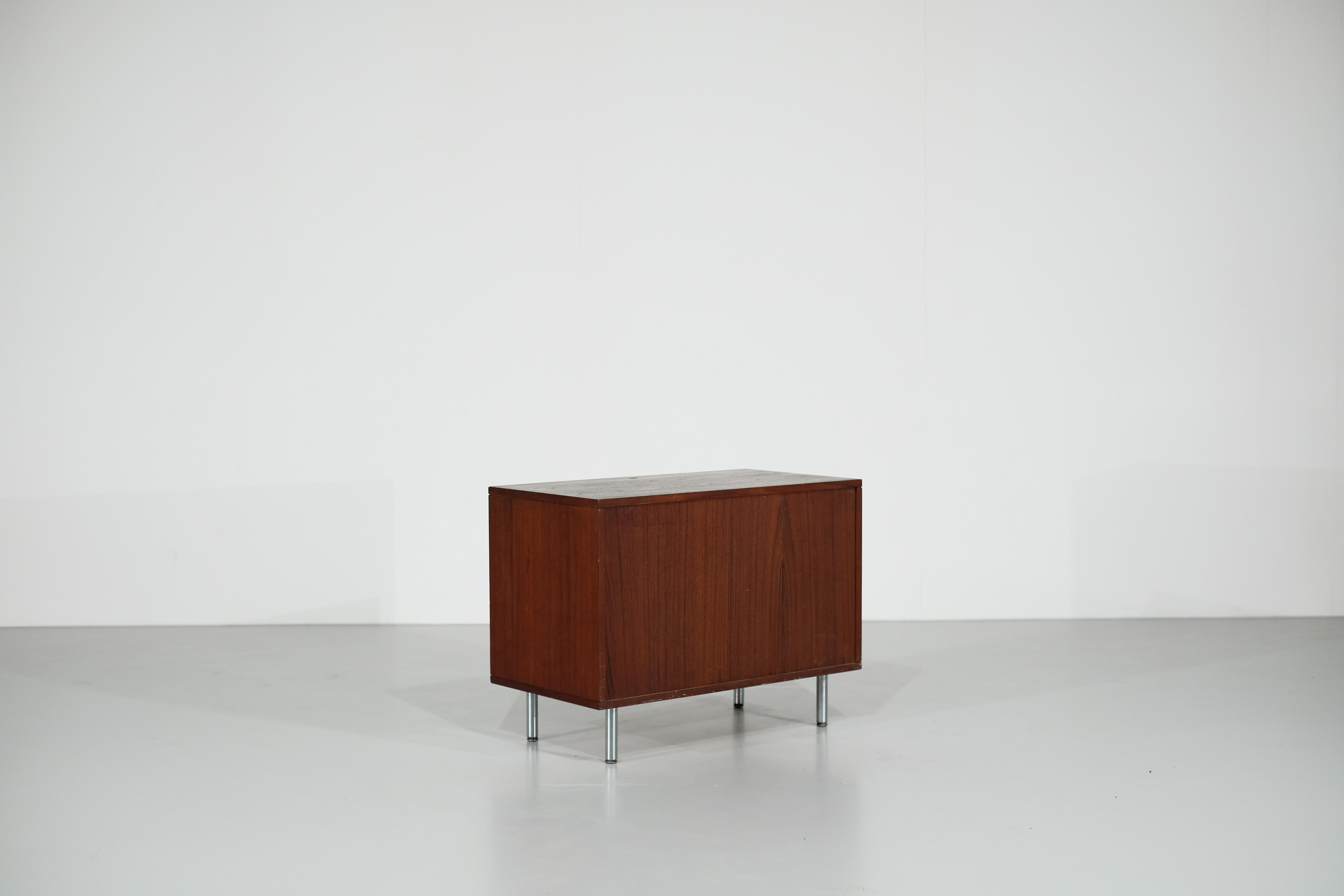 Small sideboard by Georges Nelson for Herman Miller - 1970 In Fair Condition In Uccle, Bruxelles
