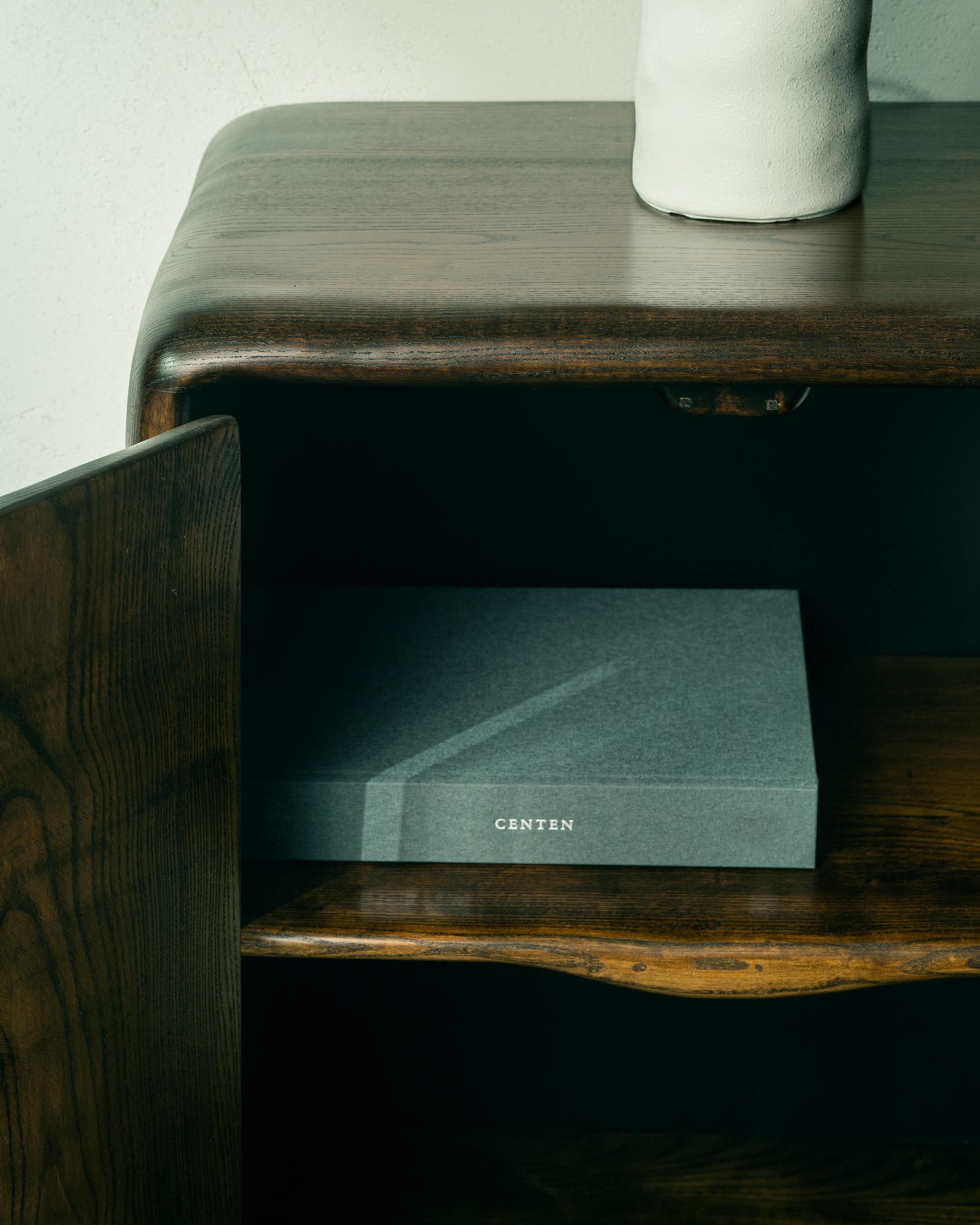 Laccato Piccola credenza di Tomasz Omachel in vendita