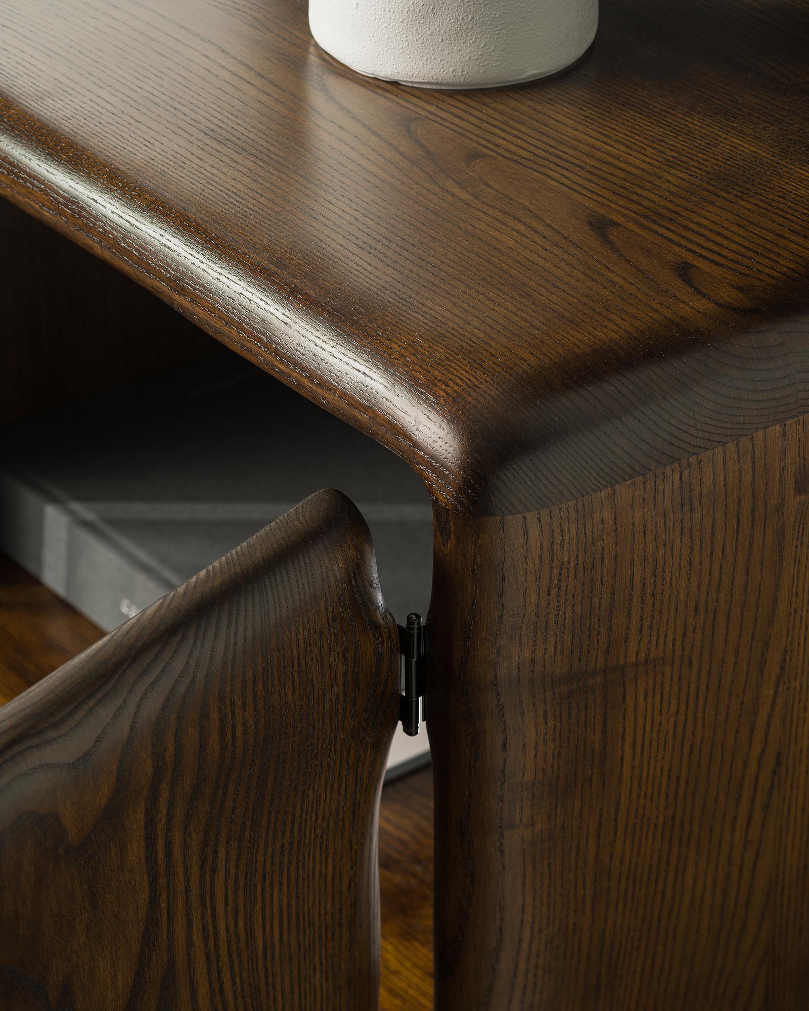 Piccola credenza di Tomasz Omachel In condizioni Nuovo in vendita a Geneve, CH