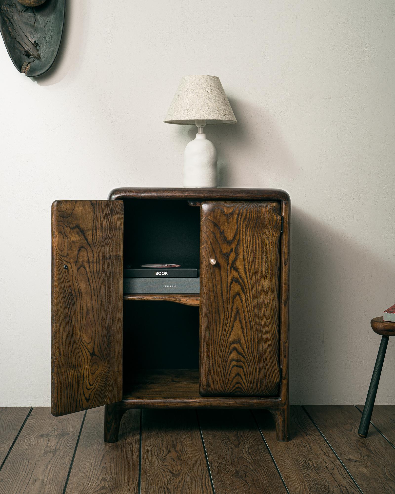 XXI secolo e contemporaneo Piccola credenza di Tomasz Omachel in vendita