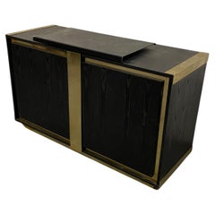 Piccola credenza in rovere annerito e ottone del 1970 circa