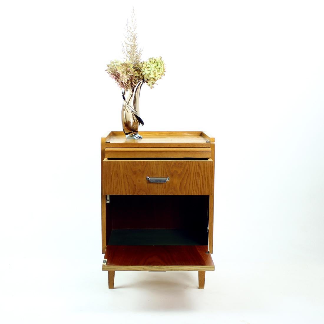 Small Sideboard in Oak, Czechoslovakia 1960s In Excellent Condition In Zohor, SK