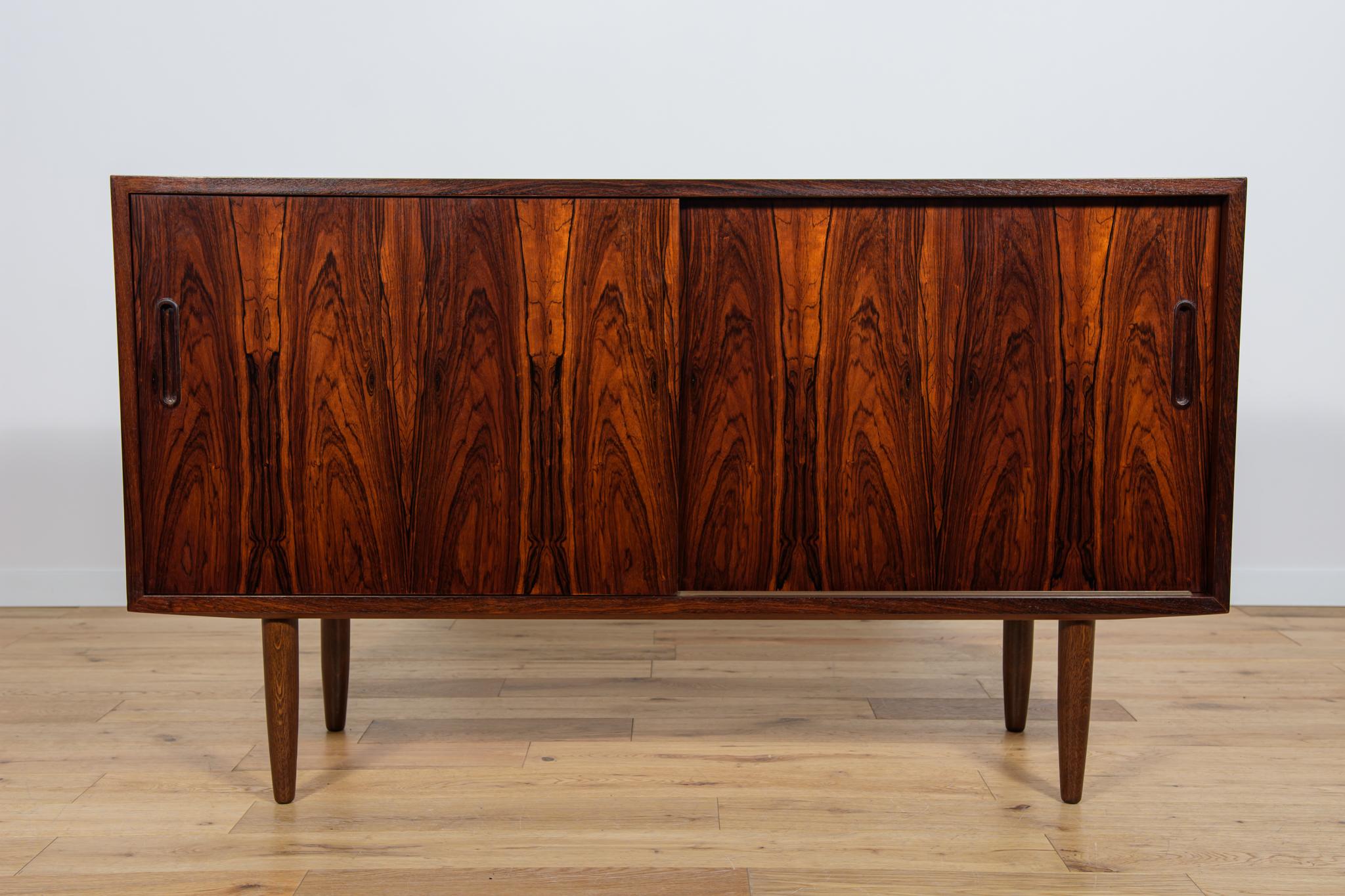 Mid-Century Modern Small Sideboard in Rosewood by P. Hundevad for Hundevad & Co, 1960s For Sale