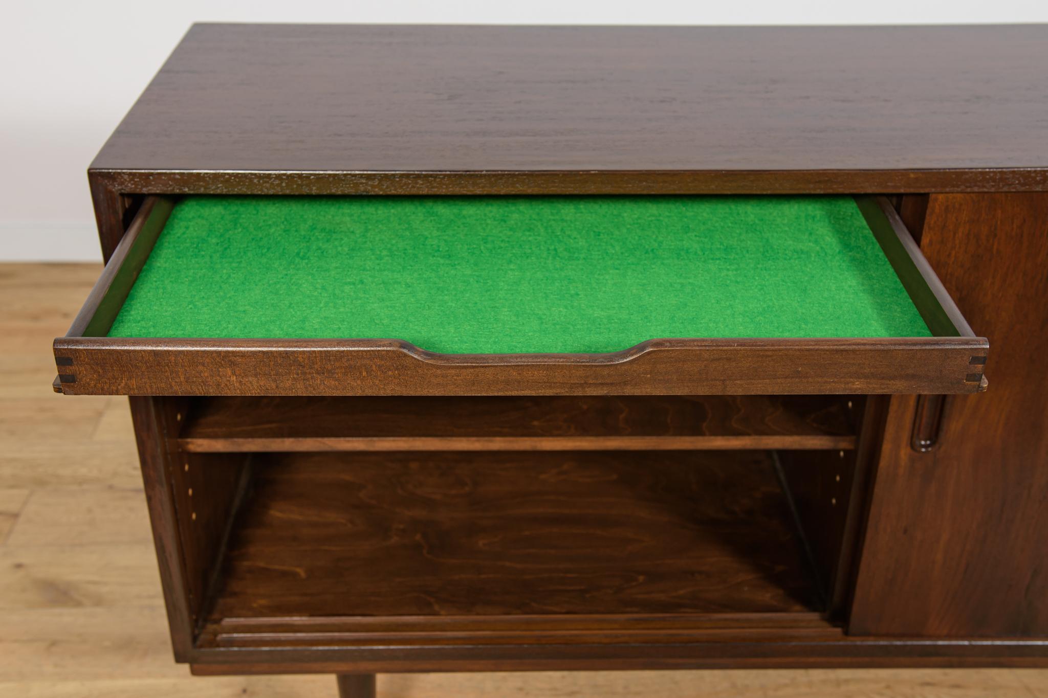 Petit buffet en teck par P. Hundevad pour Hundevad & Co, Danemark, années 1960 en vente 3