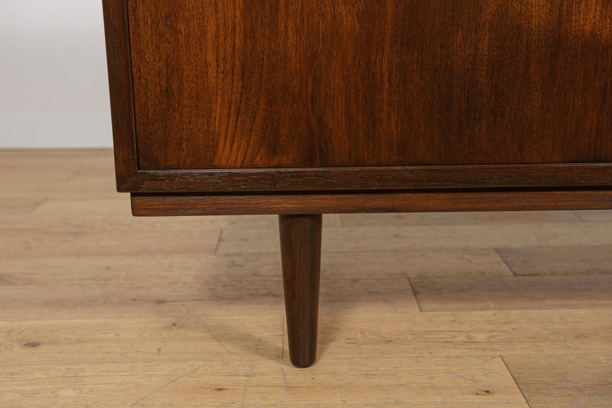 Petit buffet en teck par P. Hundevad pour Hundevad & Co, Danemark, années 1960 en vente 7