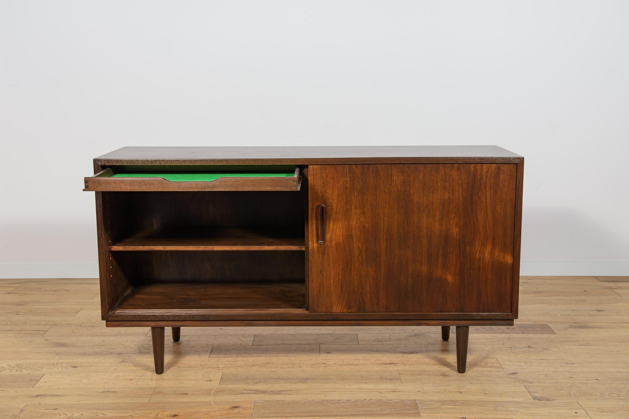 Teck Petit buffet en teck par P. Hundevad pour Hundevad & Co, Danemark, années 1960 en vente