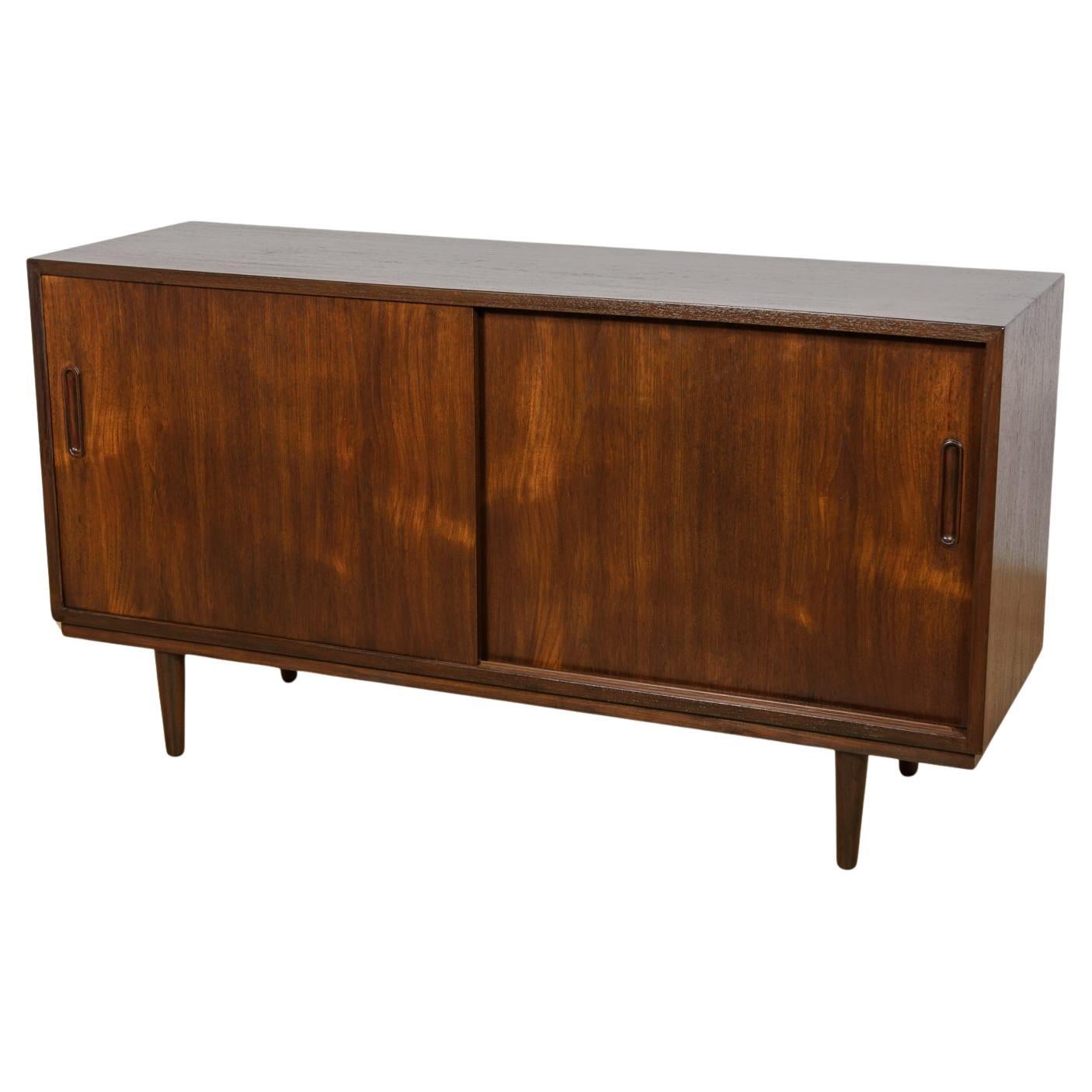 Petit buffet en teck par P. Hundevad pour Hundevad & Co, Danemark, années 1960