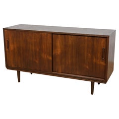 Petit buffet en teck par P. Hundevad pour Hundevad & Co, Danemark, années 1960