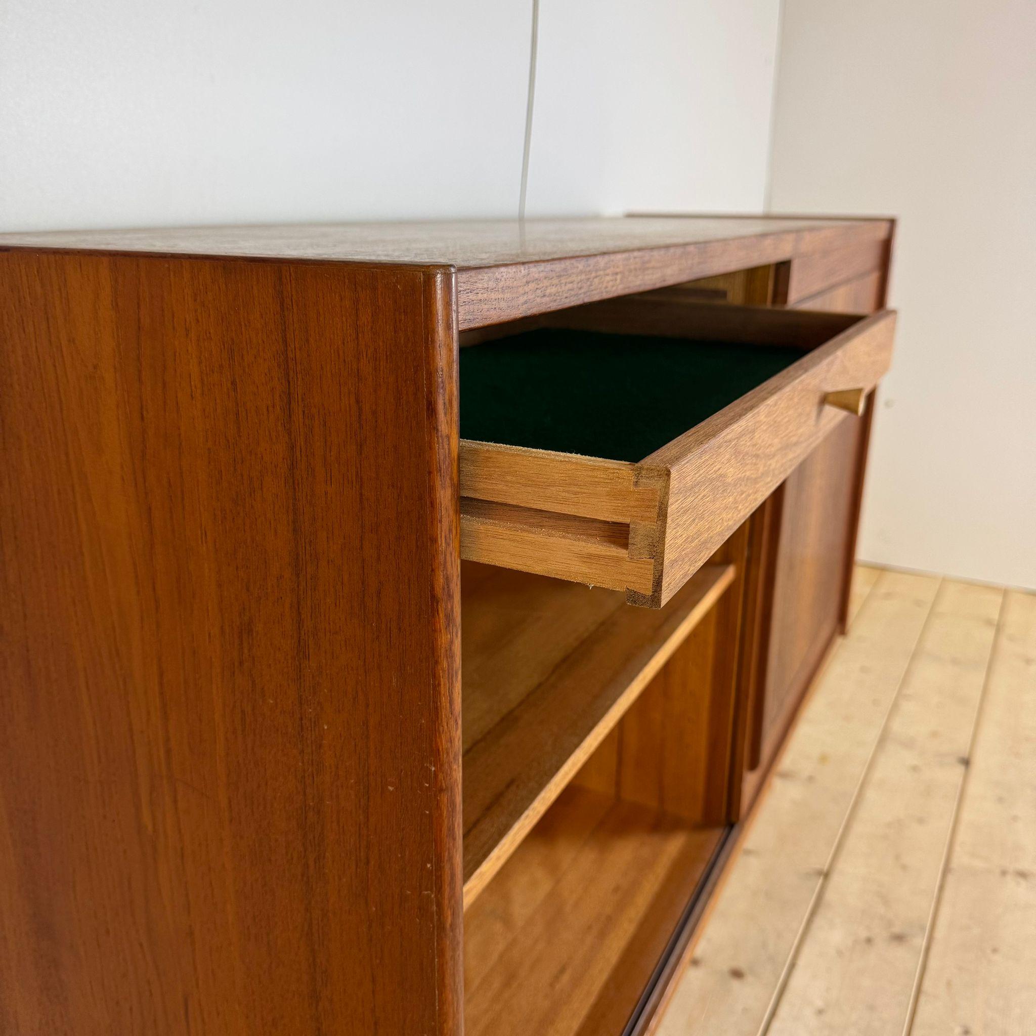 Small sideboard with drawers, Denmark 1960 In condizioni buone in vendita a Torino, IT