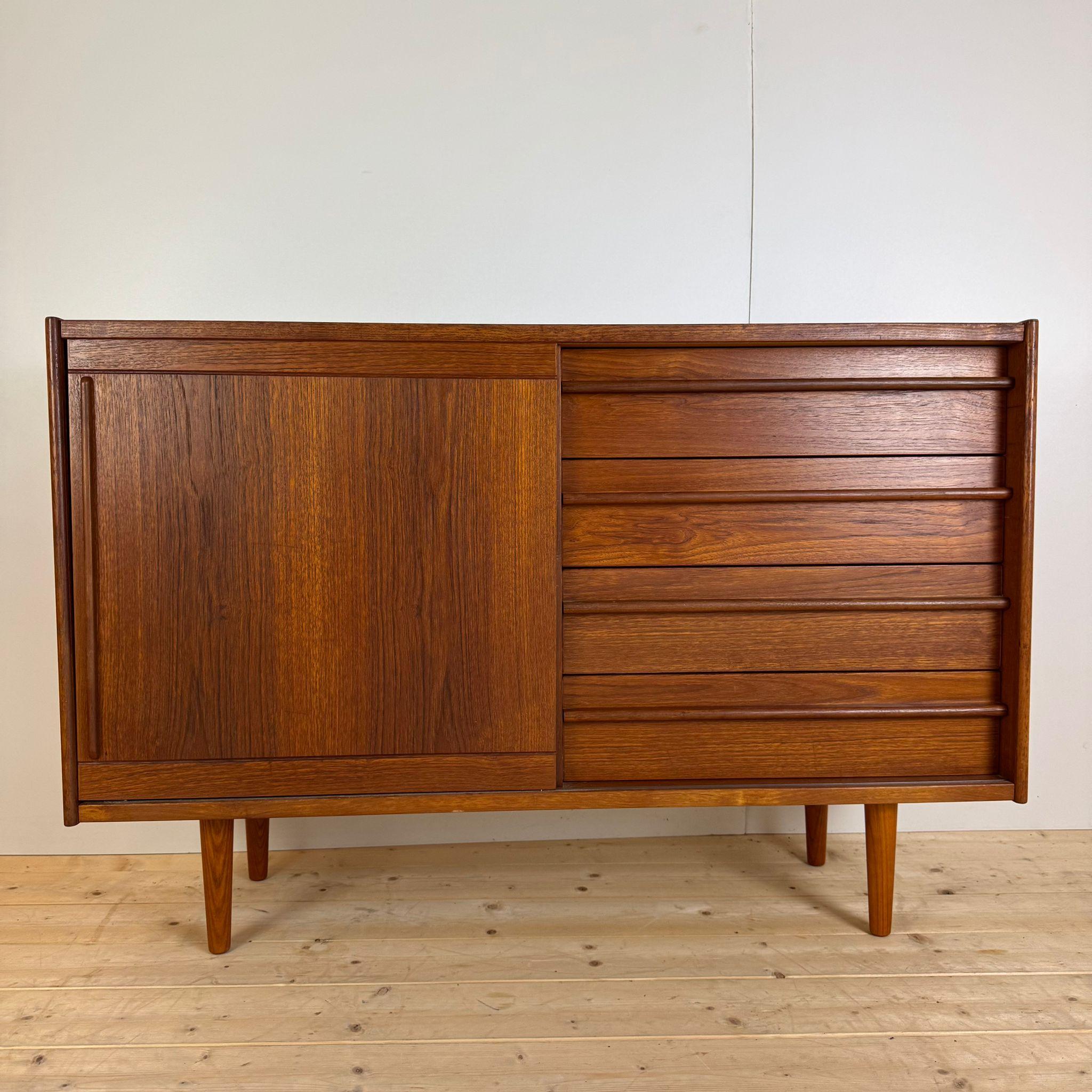 Mid-20th Century Small sideboard with drawers, Denmark 1960 in vendita