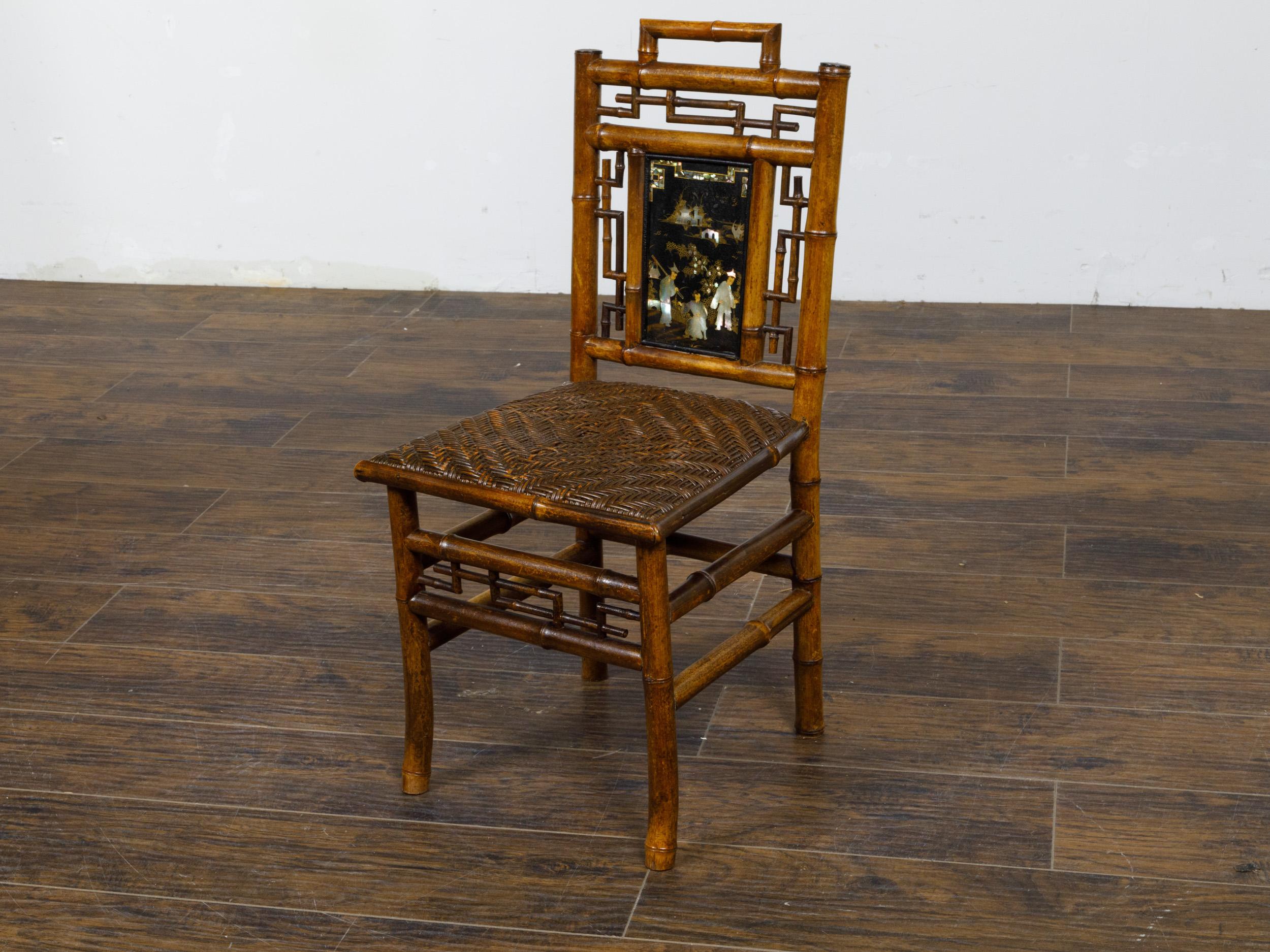 Nacre Petite chaise en bambou signée Perret et Vibert Fin 19ème siècle Chinoiserie en vente