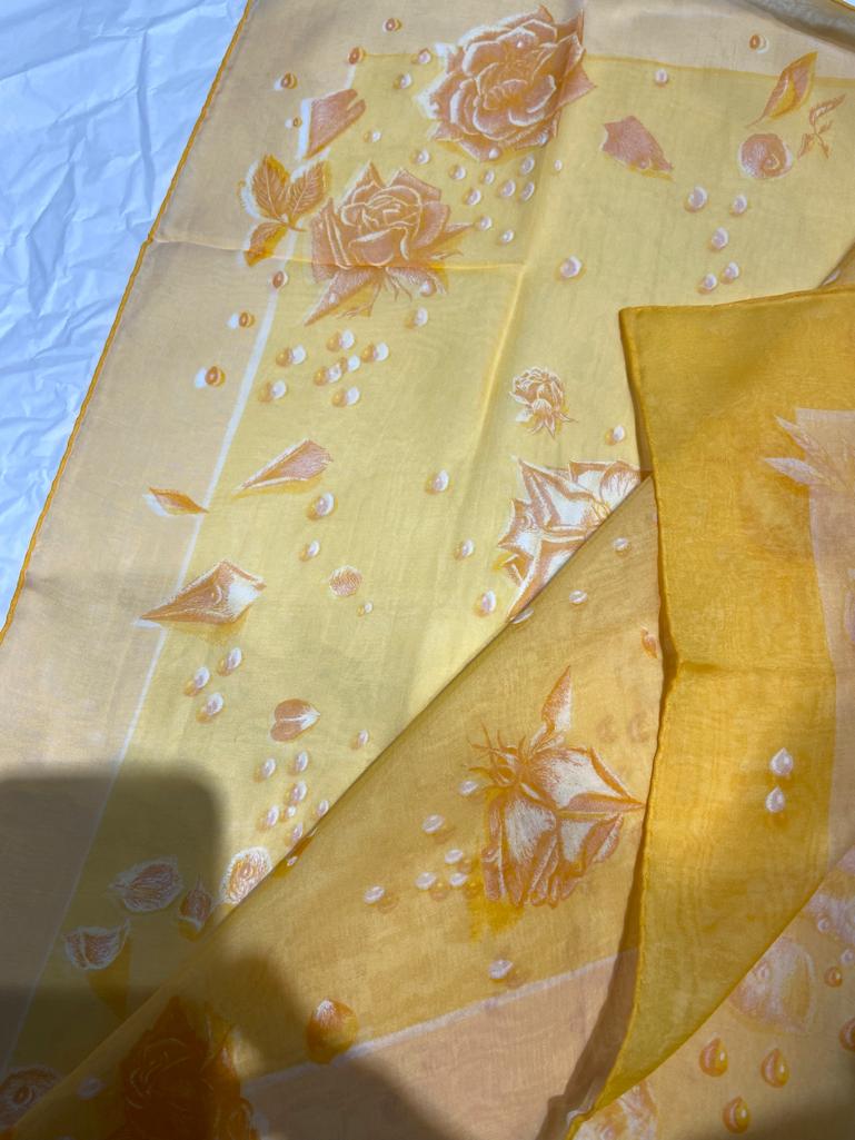 Sciarpa piccola in seta stampata a due strati Hermès NUOVA con etichetta in vendita 1