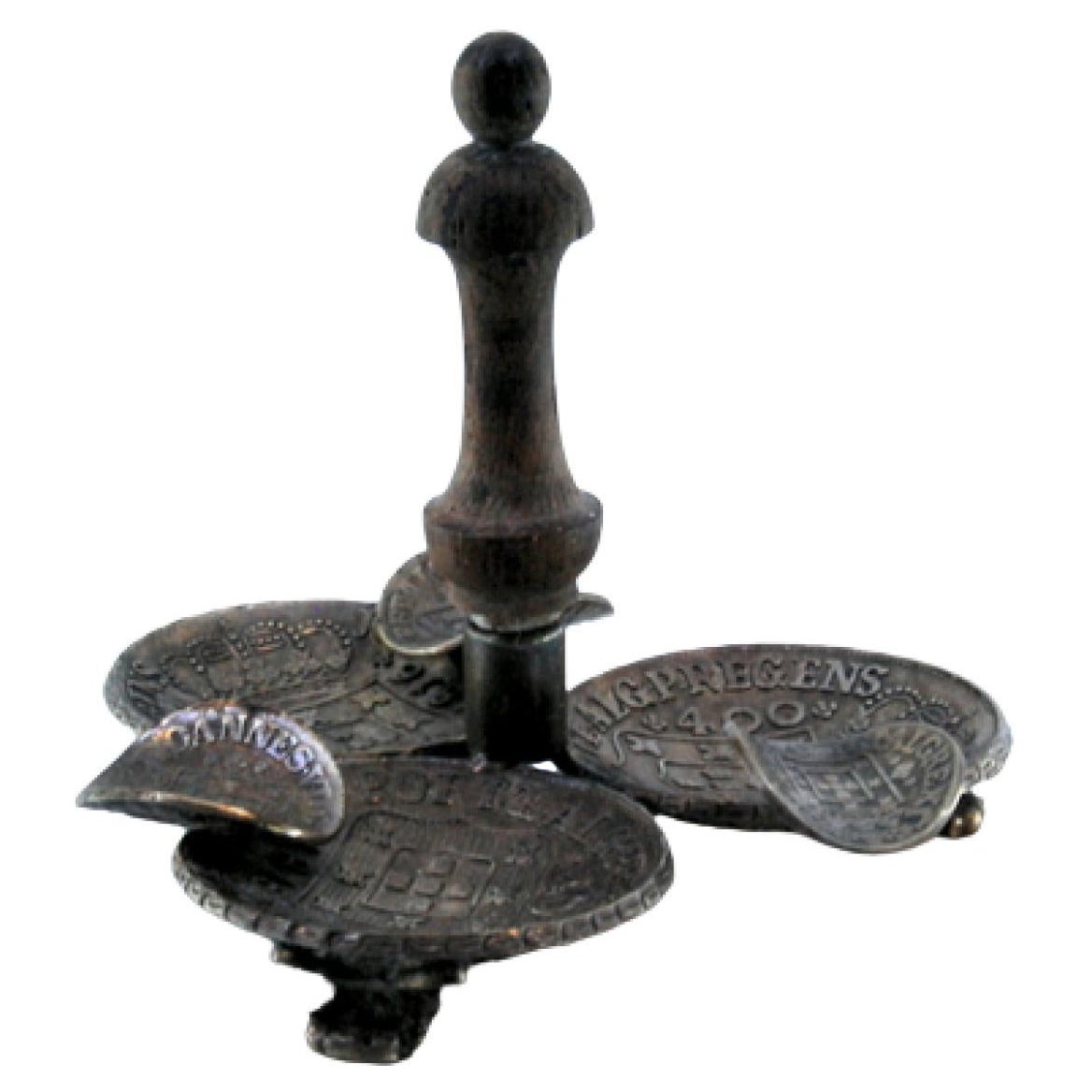 Small silver ashtray made from 400 reis D. João V coins with three rests For Sale