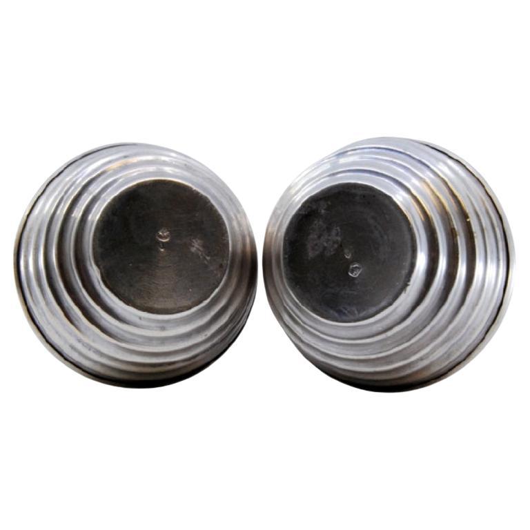 Small silver jars in circular shapes For Sale