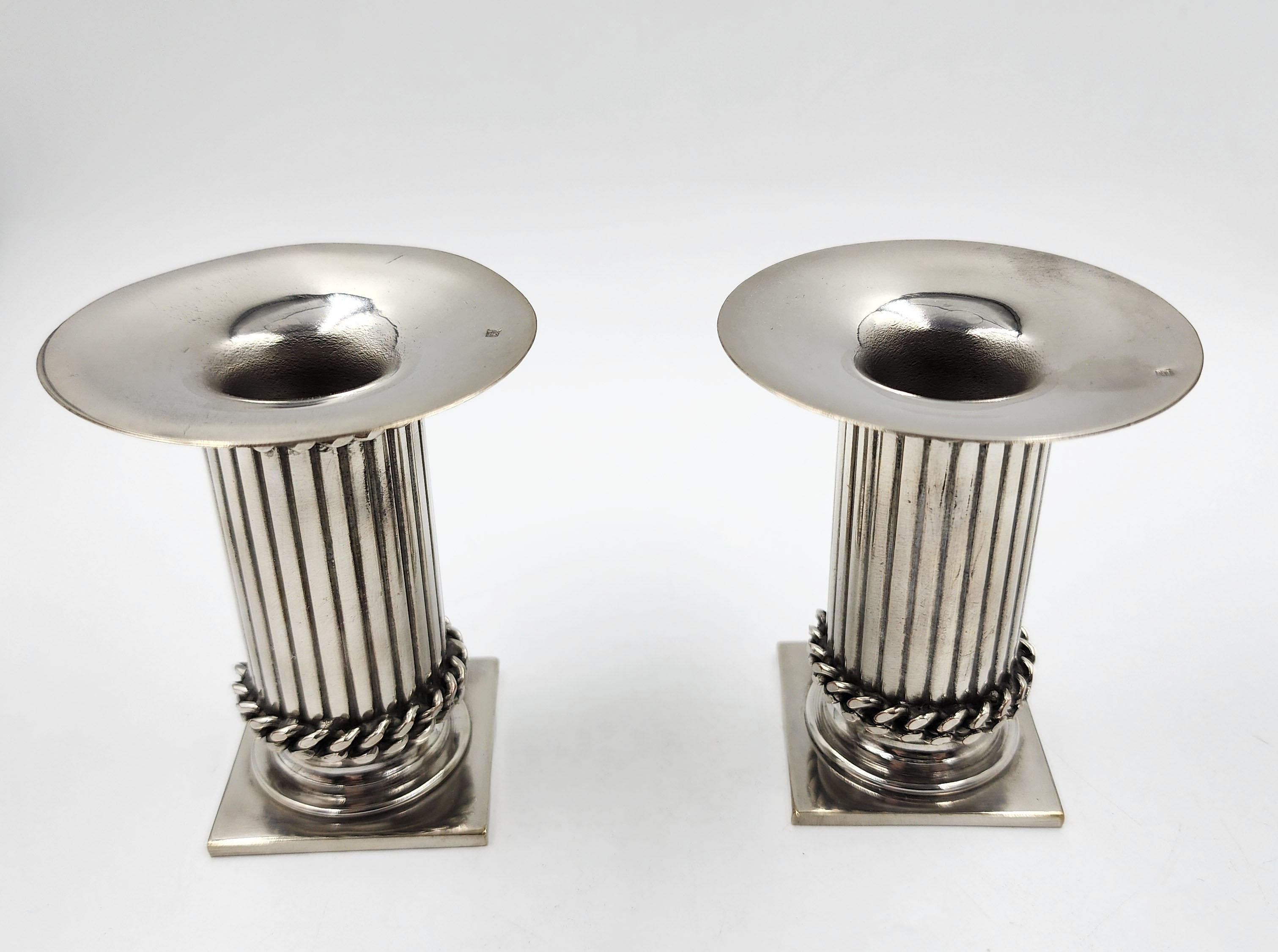 Pequeños candelabros de metal plateado de Jean Despres Art Decó en venta