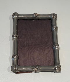 Petit cadre en bronze argenté par Maison Baguès