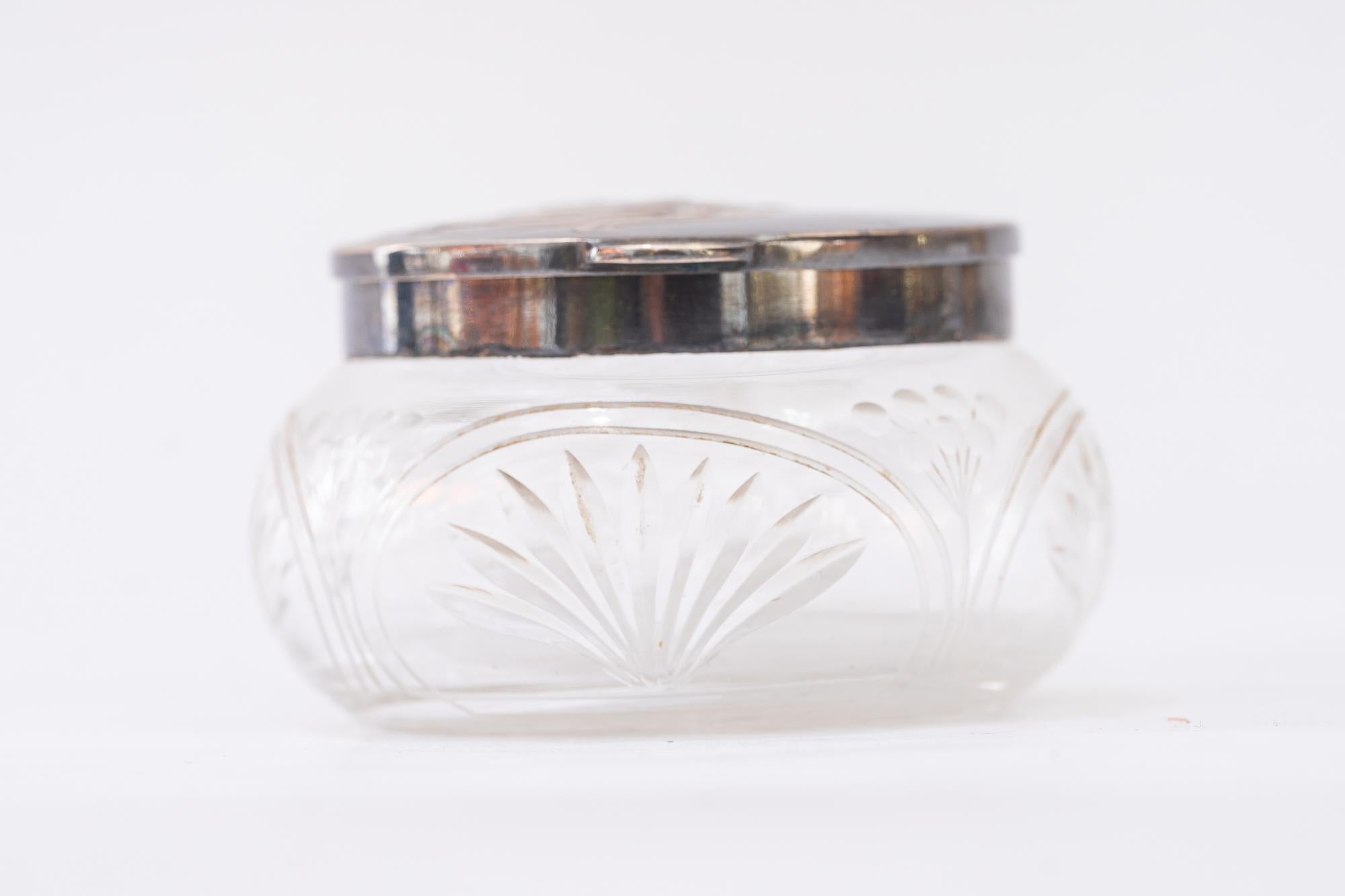 Jugendstil Petite boîte jugendstil argentée avec verre taillé Allemagne vers 1910 en vente