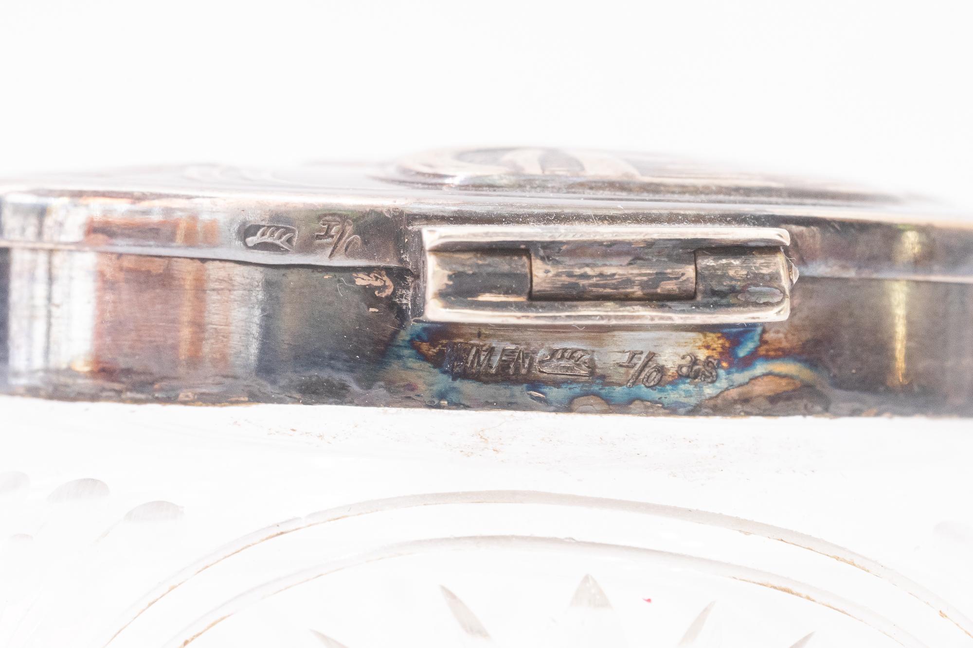 Laiton Petite boîte jugendstil argentée avec verre taillé Allemagne vers 1910 en vente