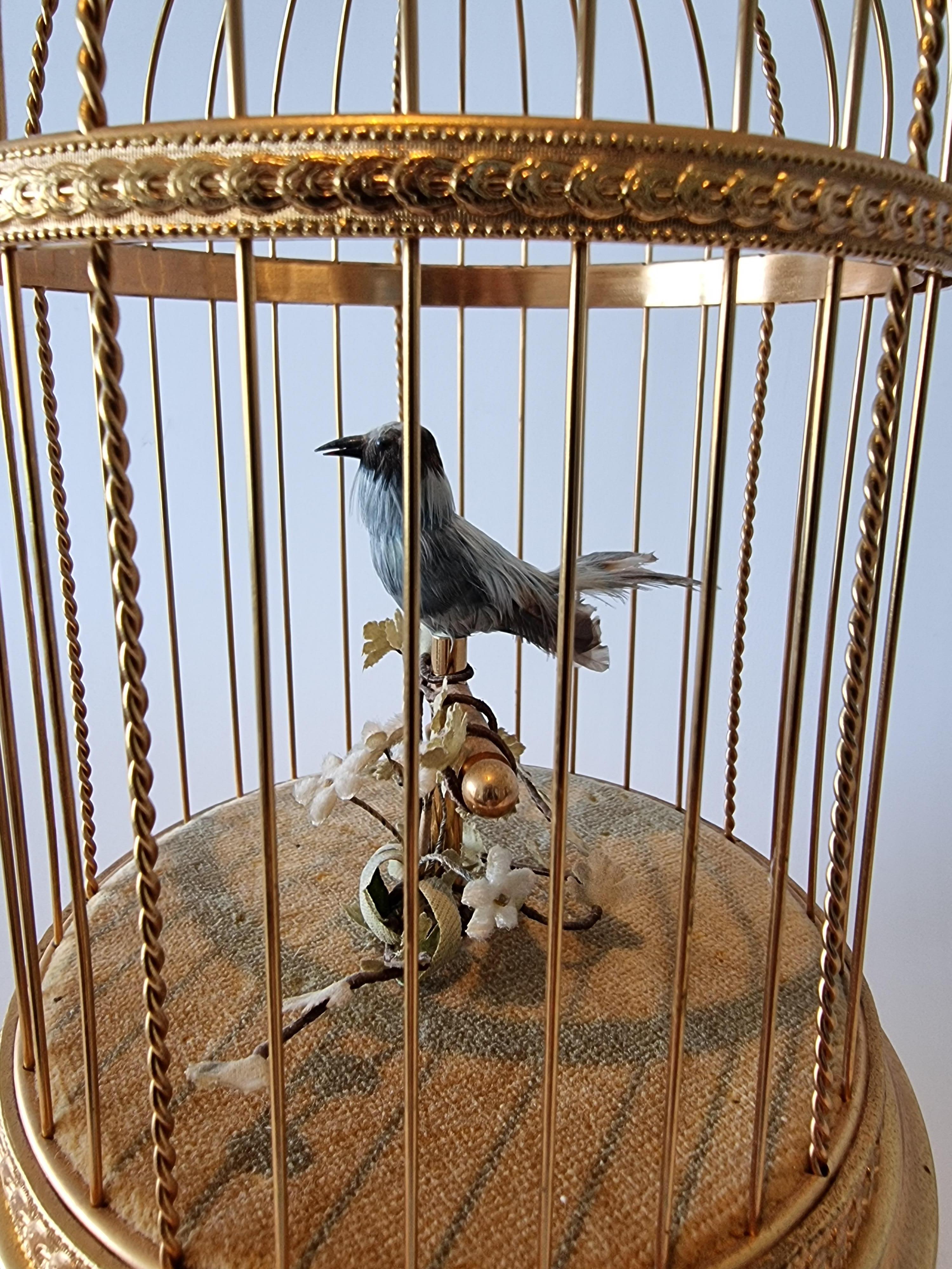 Small Singing Bird Cage by Reuge of Switzerland In Good Condition In London, GB