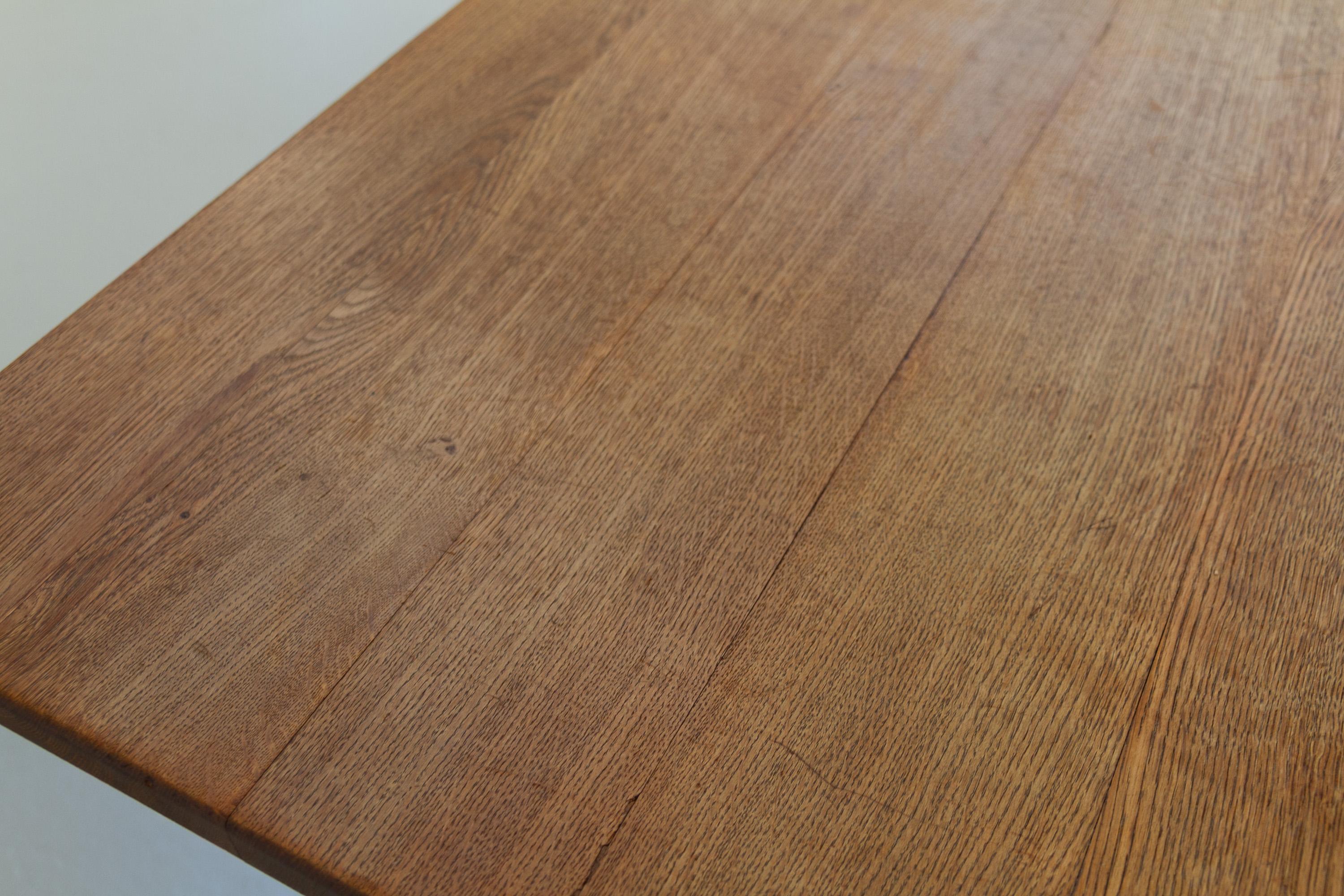 Tavolo da fattoria danese di piccole dimensioni in Oak, stile Kjærnulf, anni '60. in vendita 11