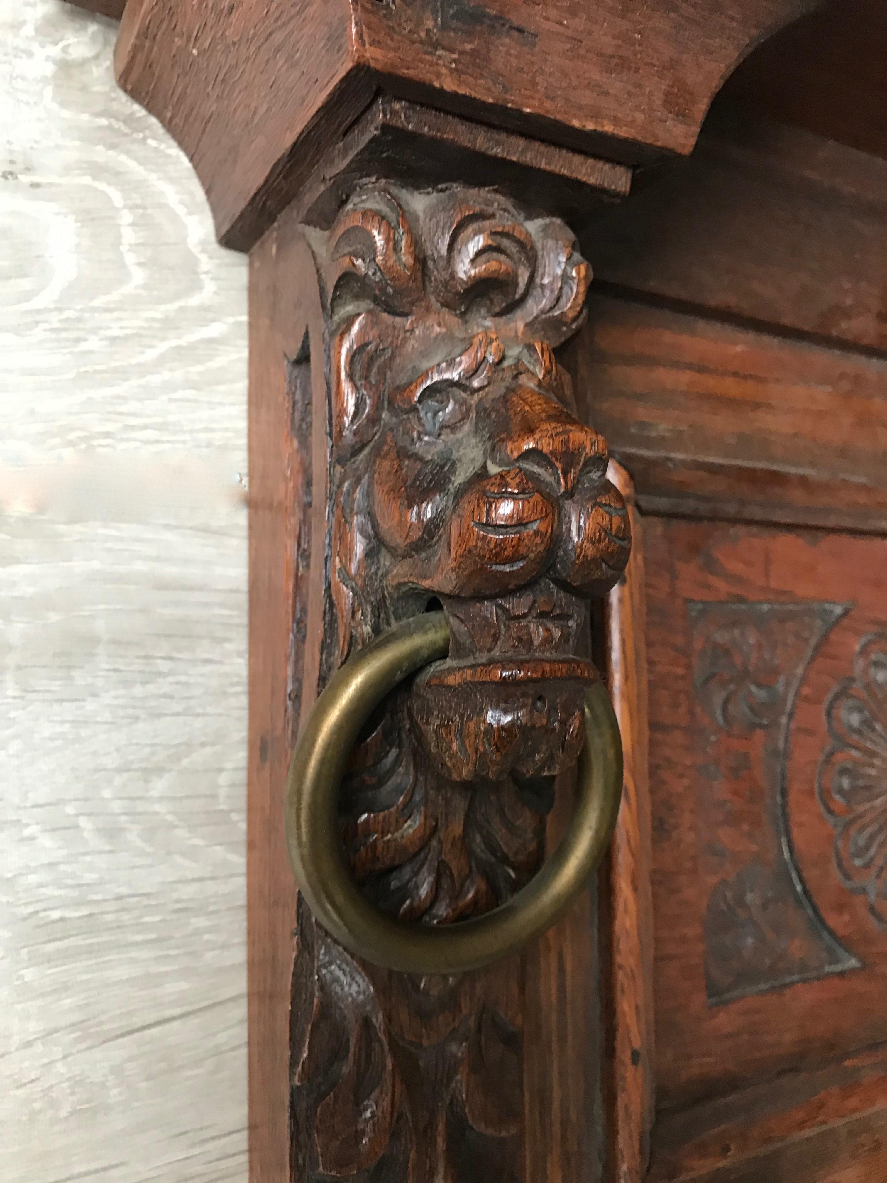Dutch Small Size Early 1900 Renaissance Revival Wall Coat Rack with Lion Sculptures