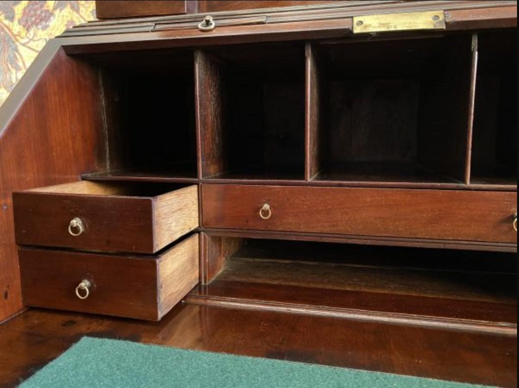 Small Size Mid-18th Century Mahogany Bureau Bookcase or Cabinet For Sale 3