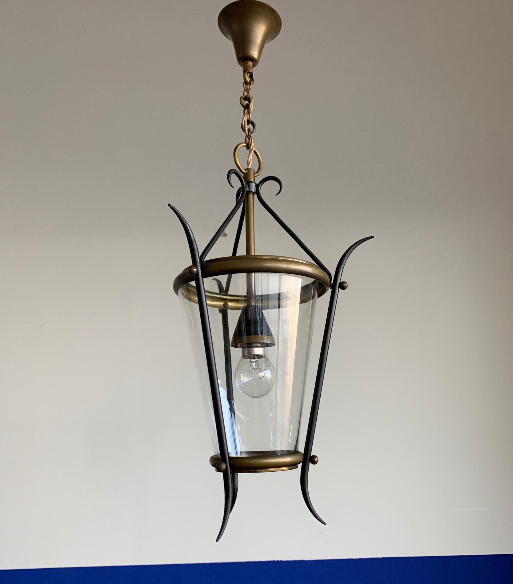 Lampe pendante de forme circulaire en verre et laiton, de petite taille, de style moderne du milieu du siècle dernier. en vente 7