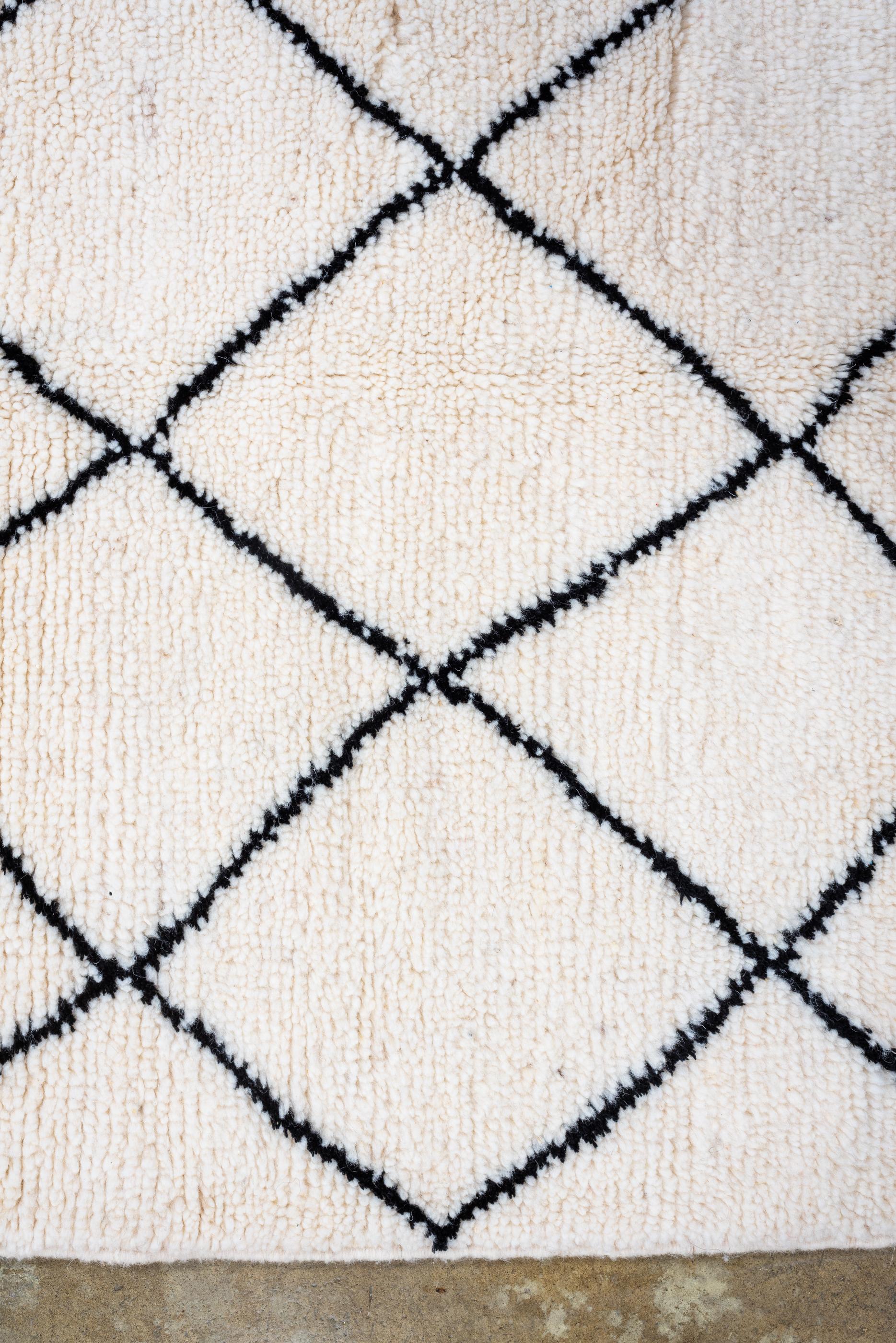 Small Size New and Modern Moroccan Rug In New Condition For Sale In New York, NY