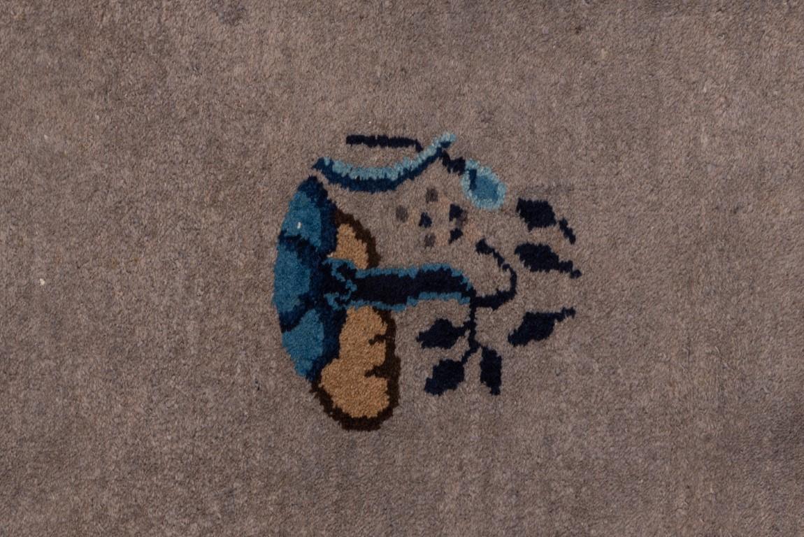 Small Size Tienstsin Chinese Rug In Good Condition For Sale In New York, NY