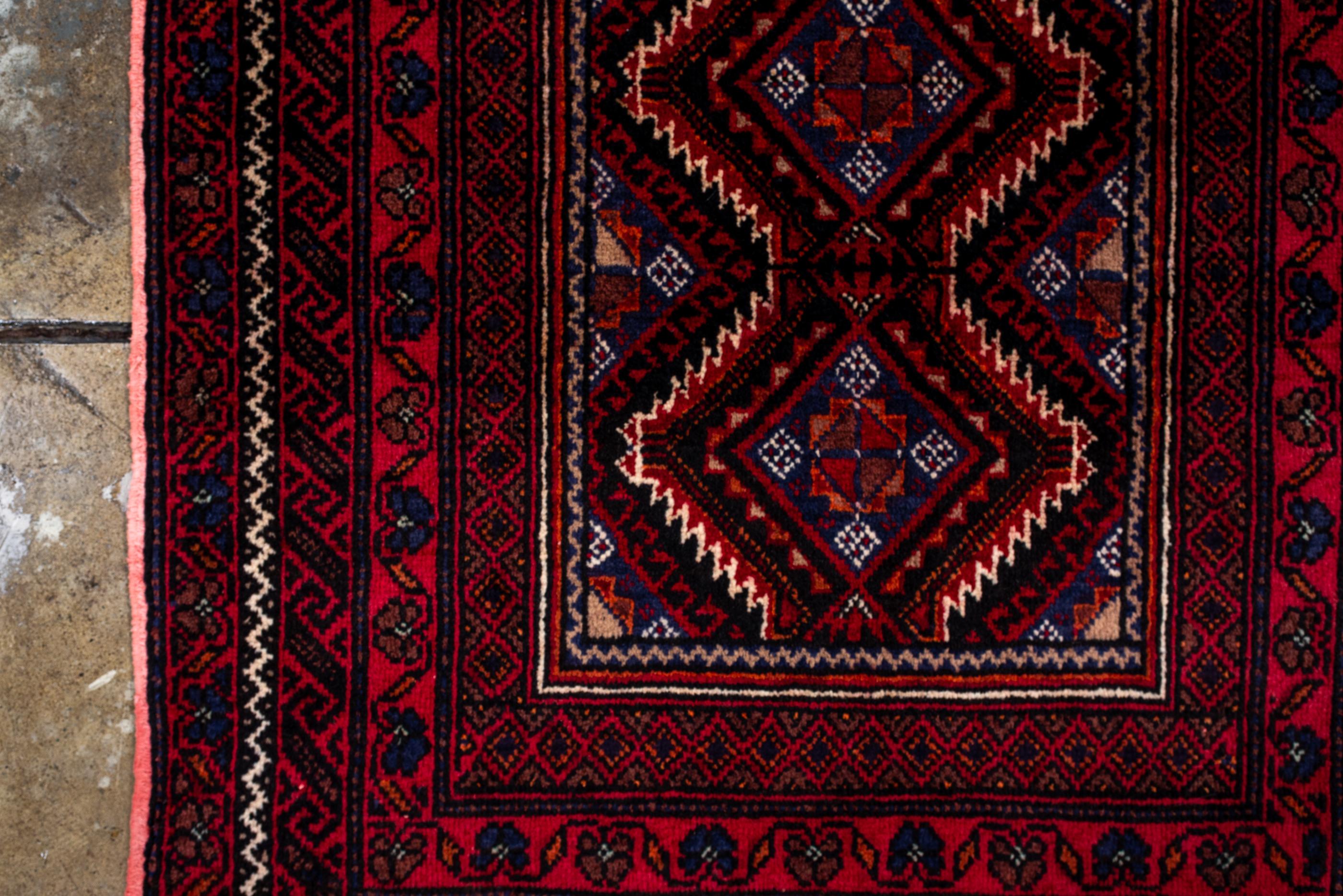 Alfombra Tribal Belouch Pequeña en Bueno Estado en New York, NY