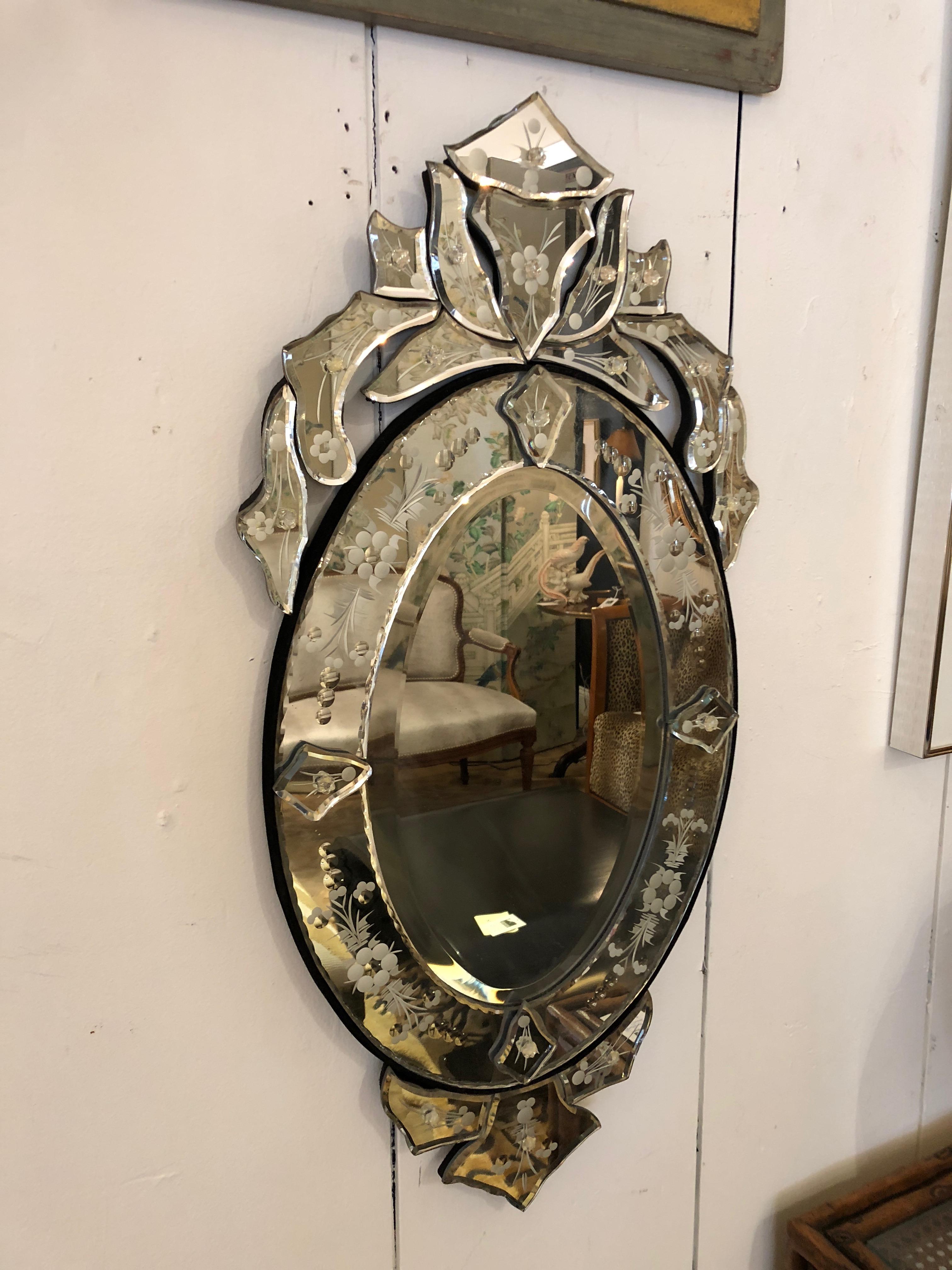 Small Sized Oval Venetian Mirror with Big Glitz Factor In Excellent Condition In Hopewell, NJ