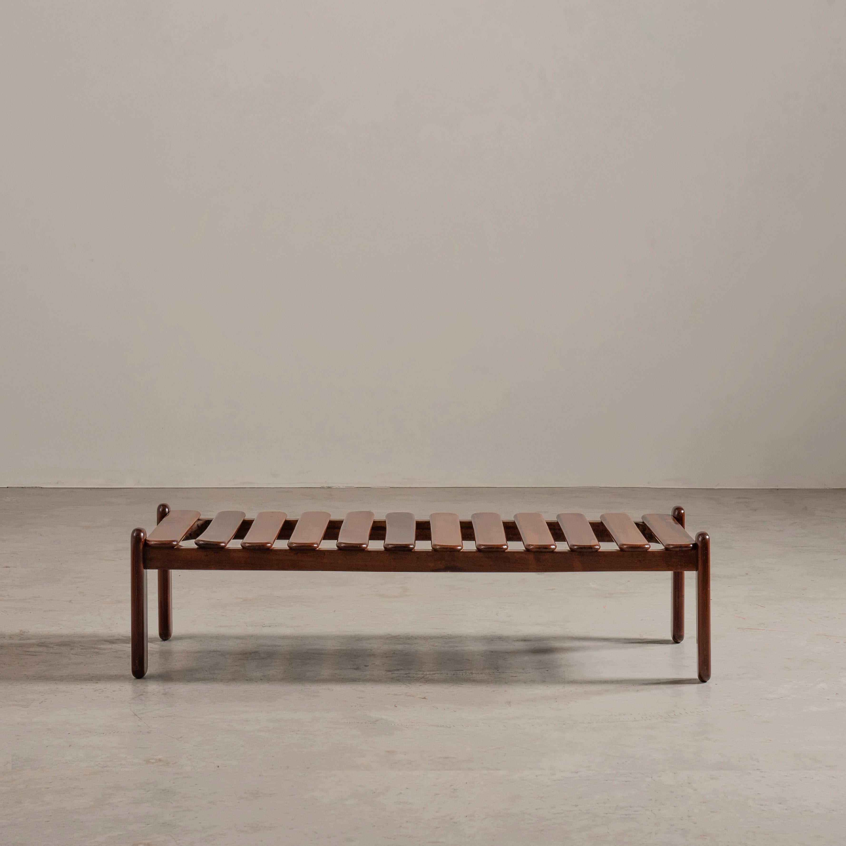 Add a touch of originality to your interior with this exceptional slat bench, expertly crafted from solid Brazilian hardwood. With its rounded slats, including the legs, this piece stands out as a truly distinctive creation. While it embodies the