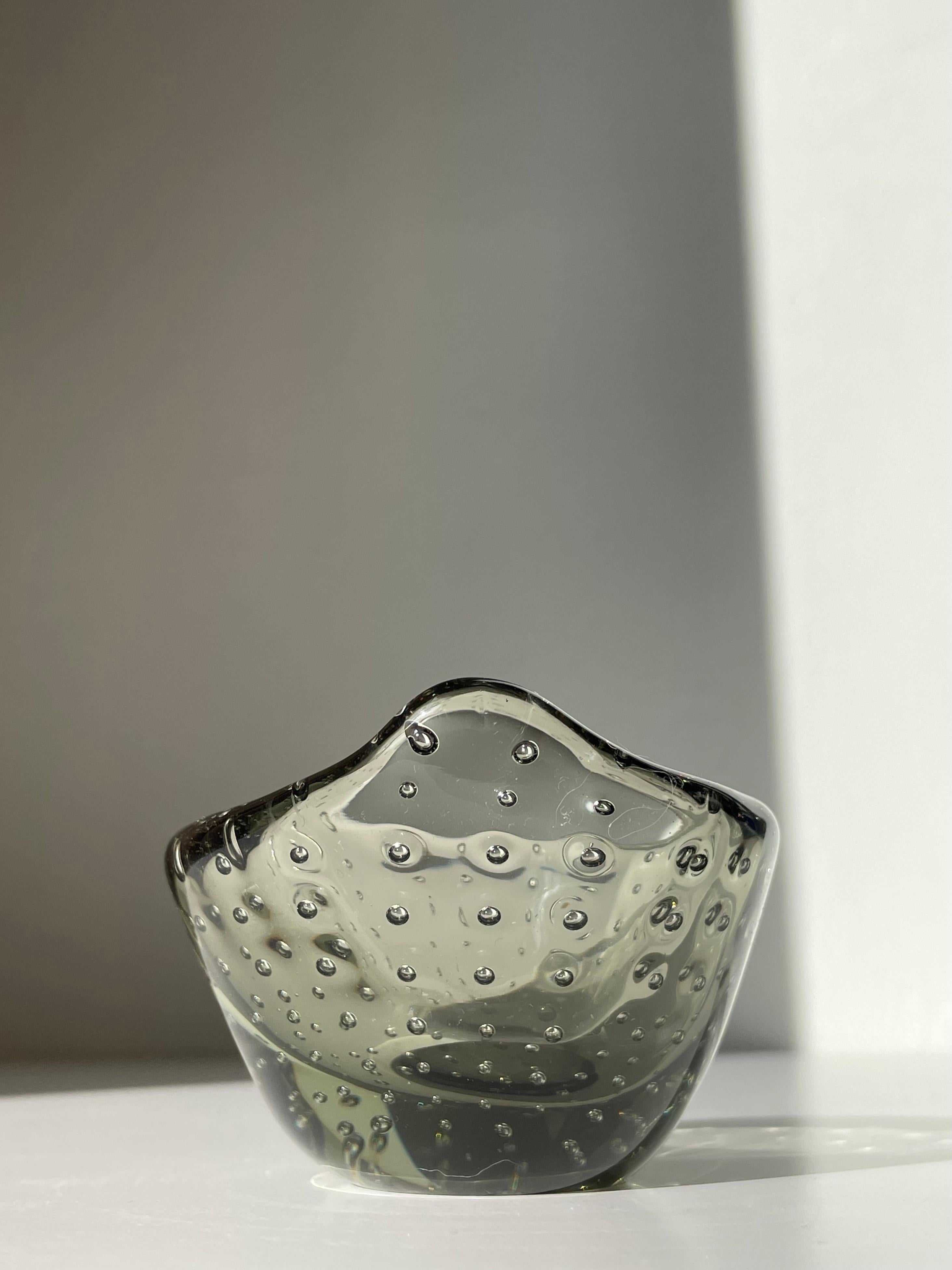 Mid-Century Modern Murano Small Smokey Gray Bubble Glass Vide Poche Bowl, Italy For Sale