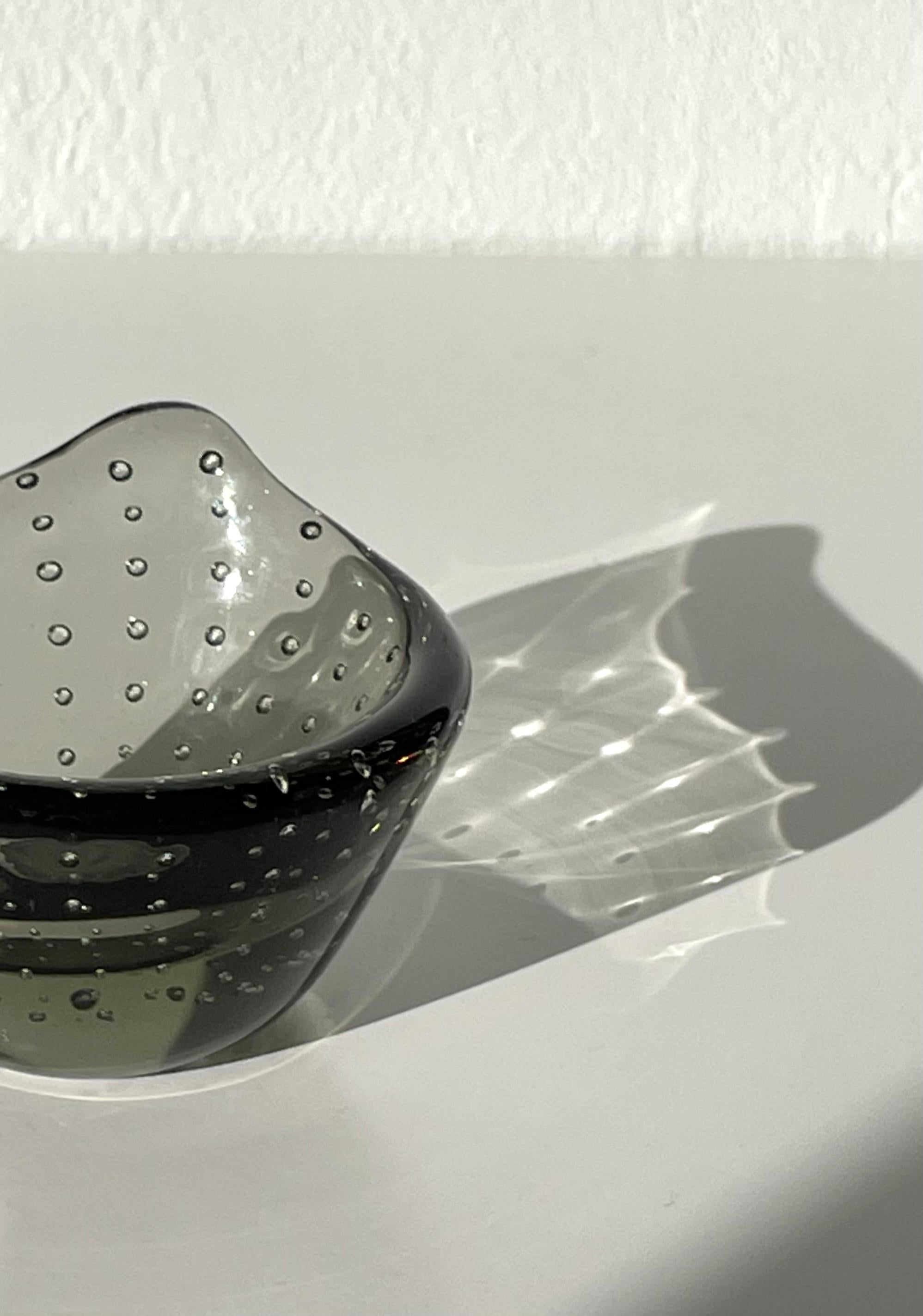 Murano Small Smokey Gray Bubble Glass Vide Poche Bowl, Italy In Good Condition For Sale In Copenhagen, DK