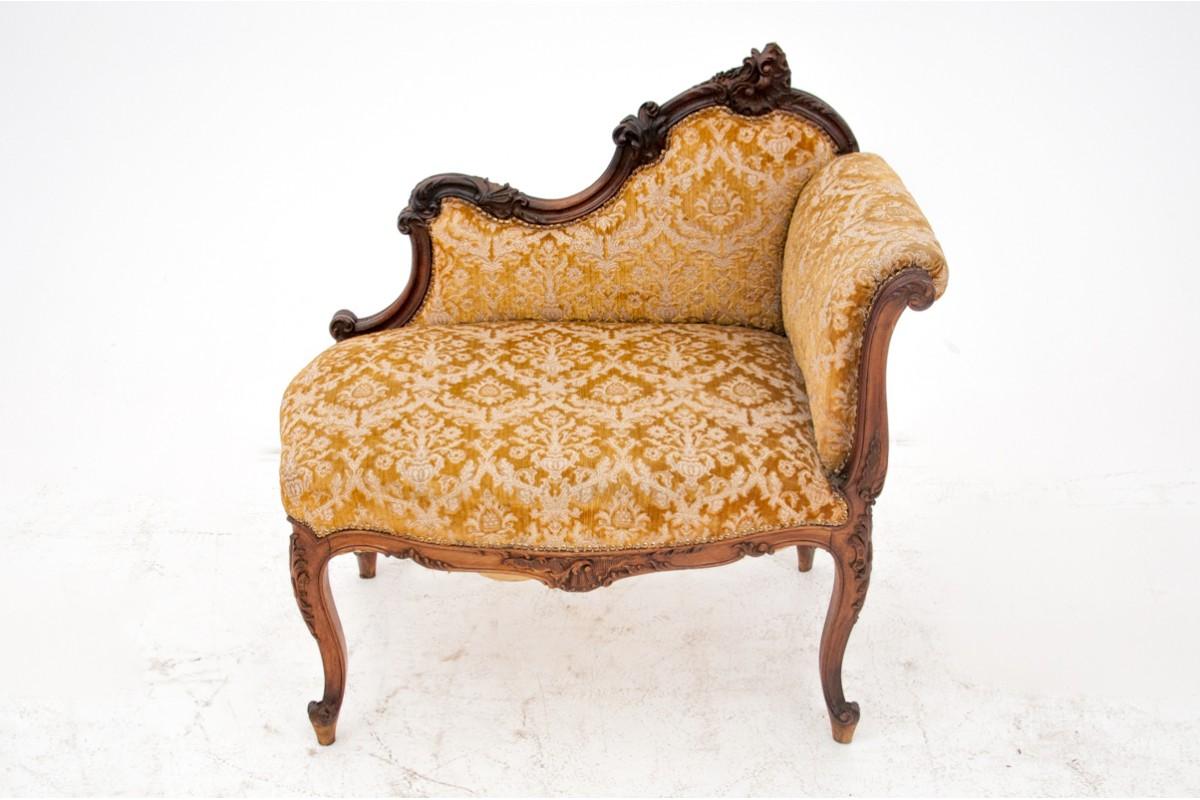 Small sofa France, circa 1890.

Very good condition.

Wood: walnut

Dimensions: height 86 cm, seat height 44 cm, width 85 cm, depth 53 cm.