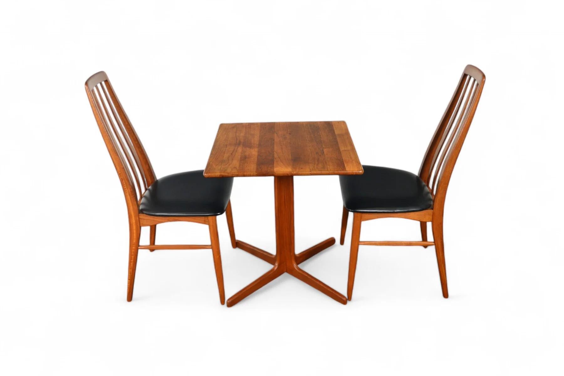 Mid-Century Modern Petite table de salle à manger mi-siècle en teck massif à base de piédestal en vente