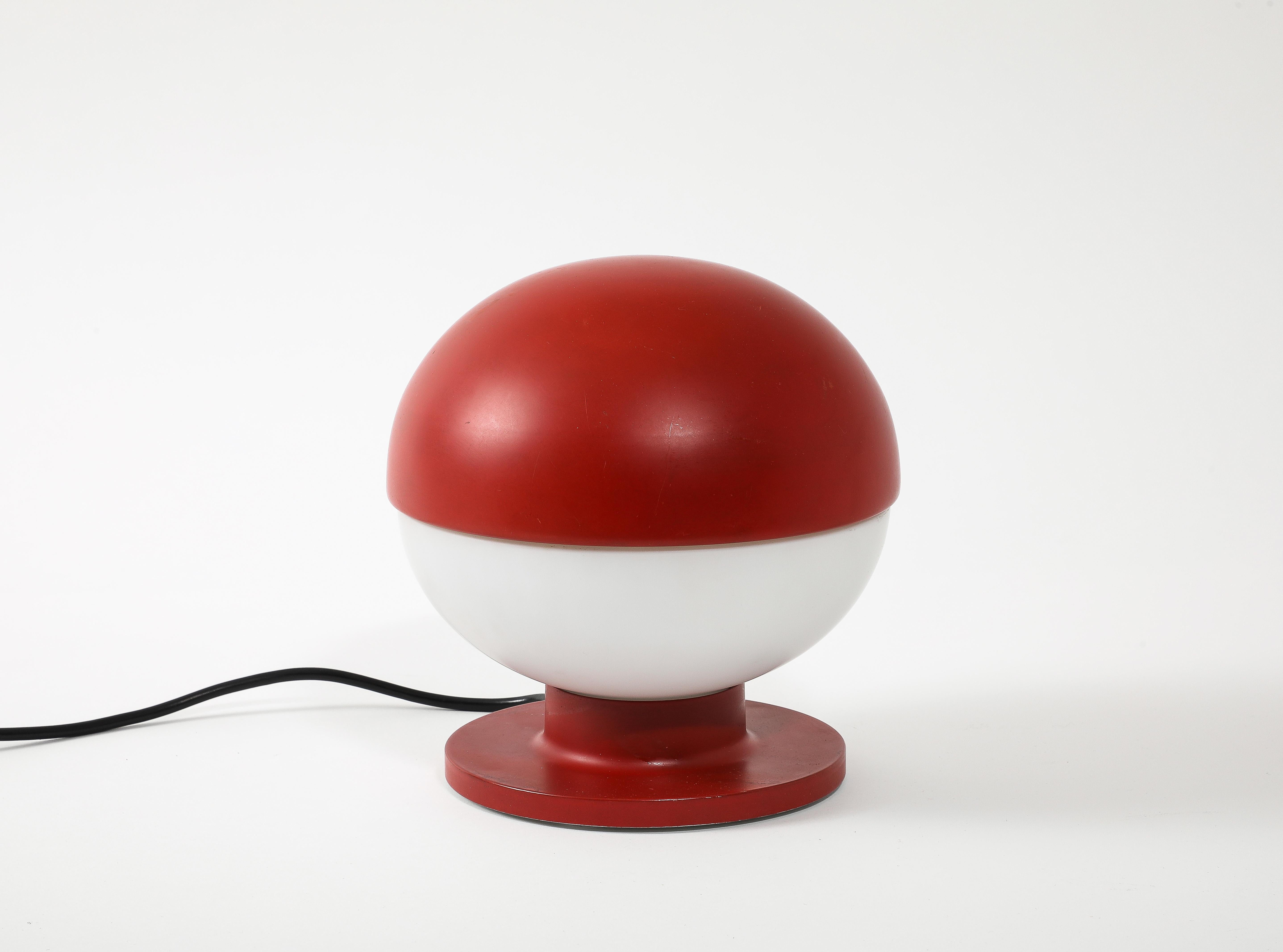 Kleine rote Space Age Tischlampe, Italien 1970er Jahre (Emaille) im Angebot