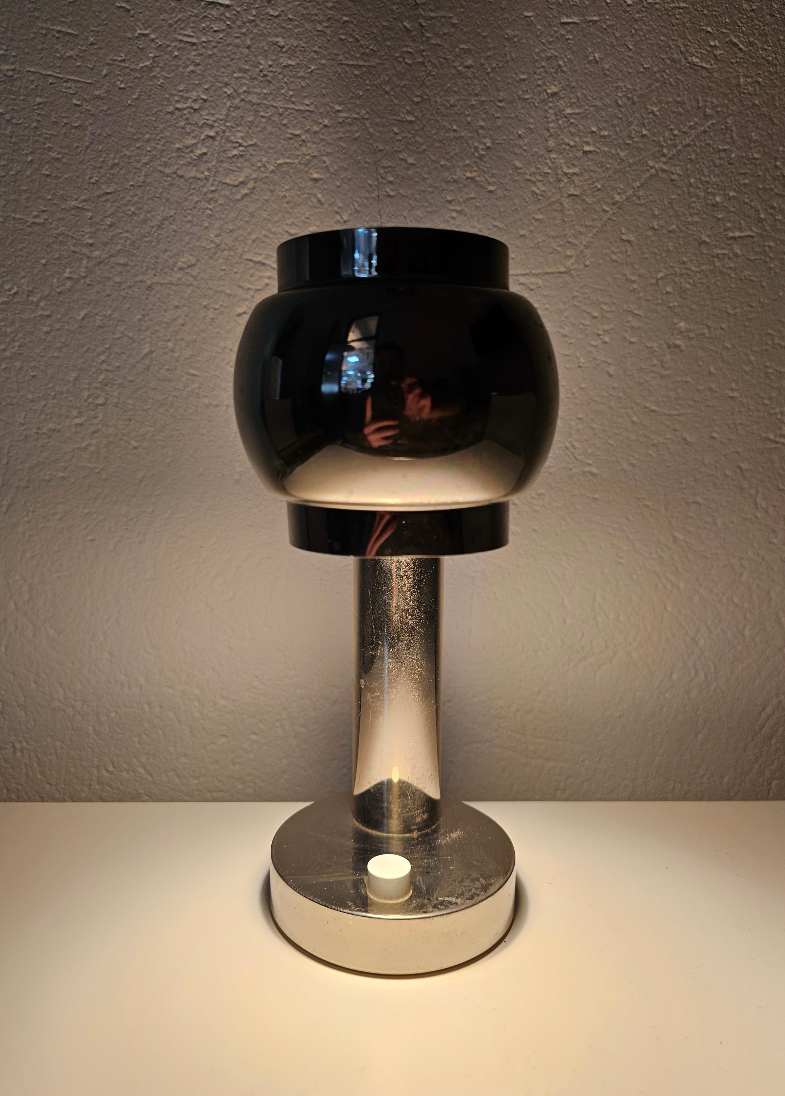 Small Space Age  Table Lamp done in Chrome with revolving shade, Italy 1970s For Sale 3