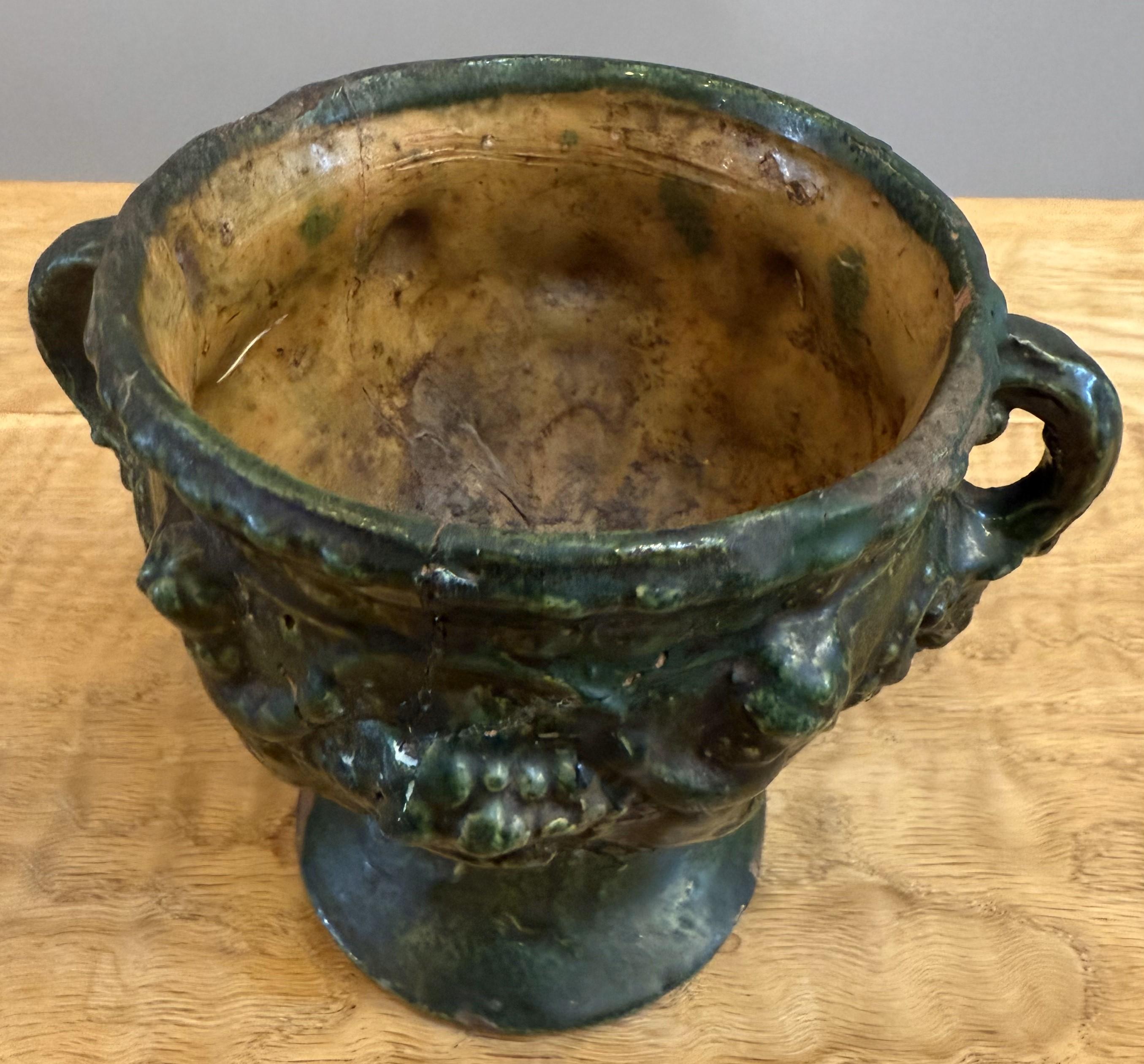 Coloniale spagnolo Urna in ceramica neoclassica Coloni spagnola di piccole dimensioni in vendita