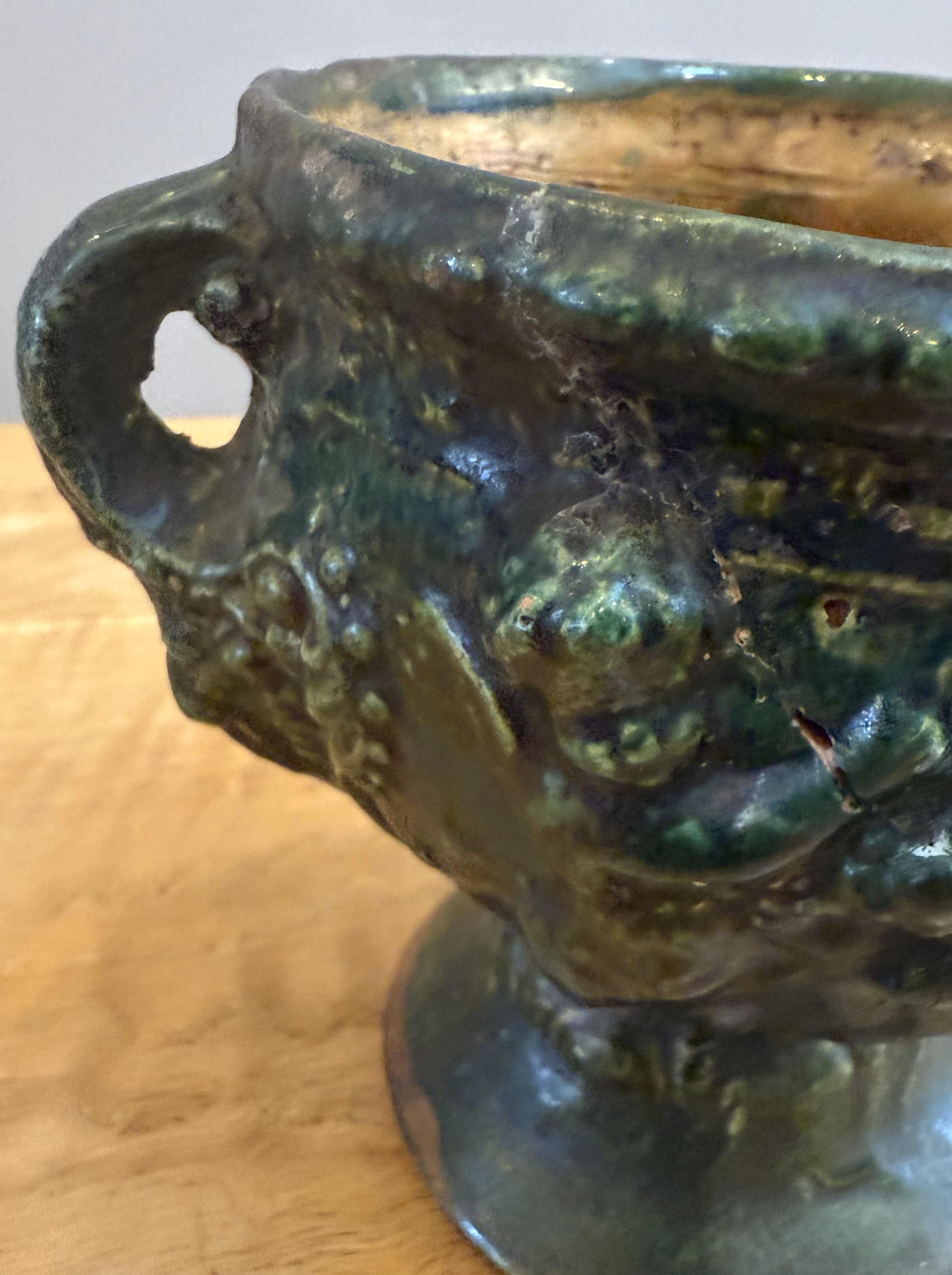 Urna in ceramica neoclassica Coloni spagnola di piccole dimensioni In condizioni buone in vendita a Middleburg, VA