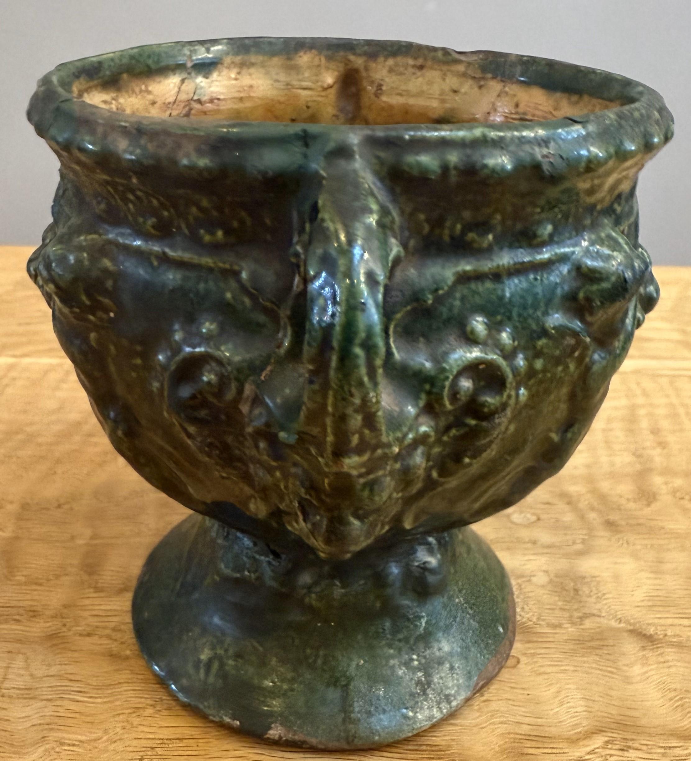 Fino al XVIII secolo Urna in ceramica neoclassica Coloni spagnola di piccole dimensioni in vendita