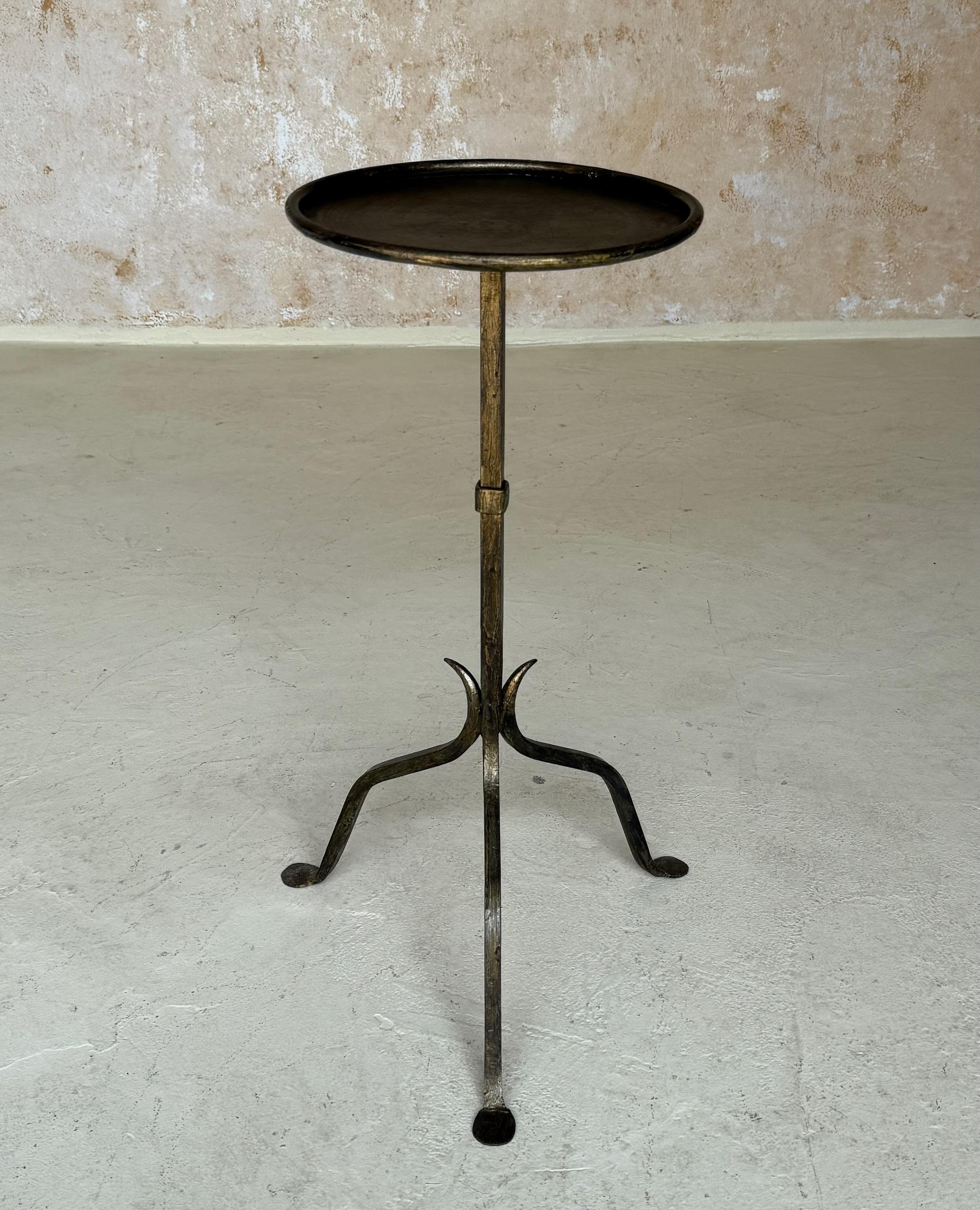 Tavolino spagnolo con base a treppiede in vendita 3
