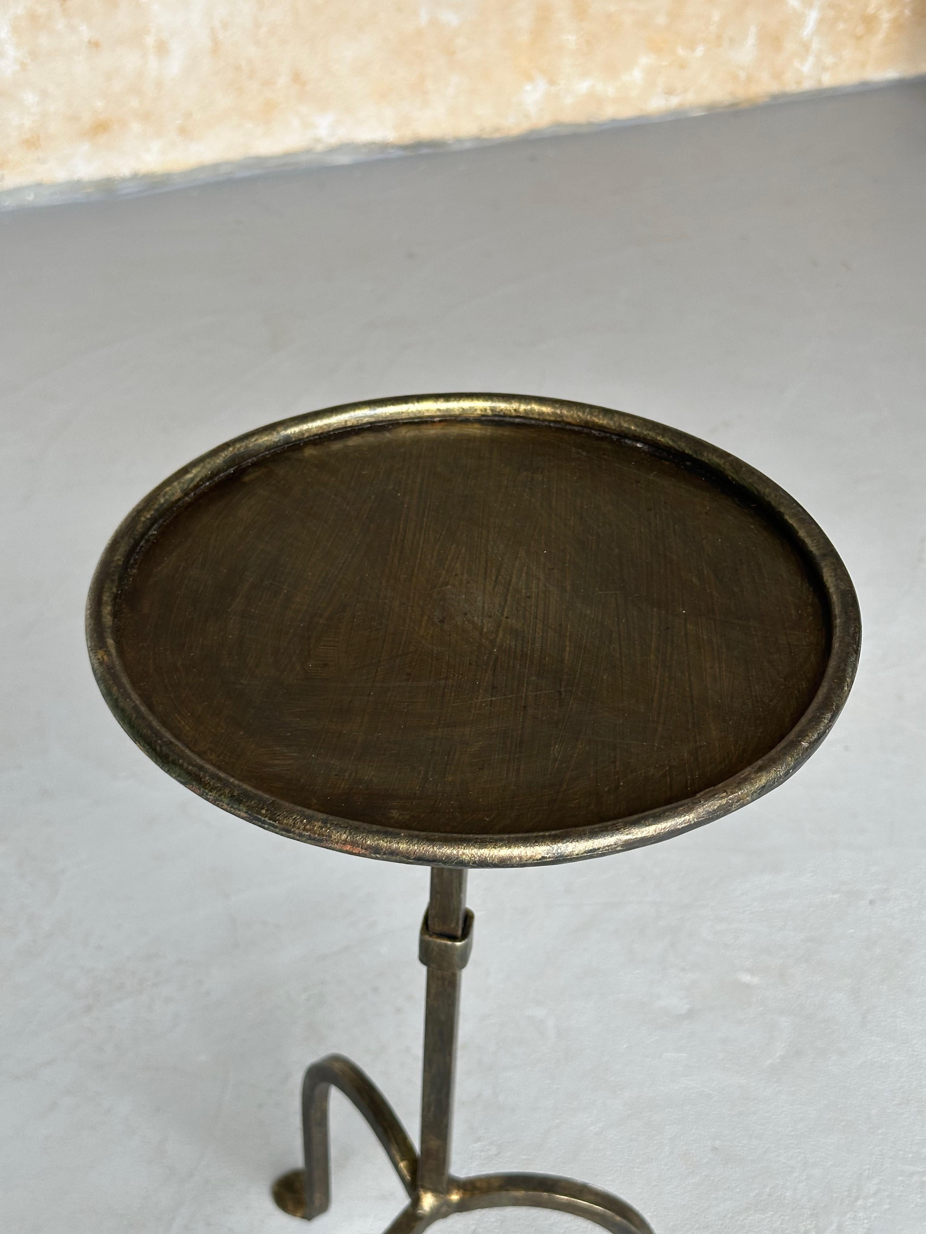 Small Spanish Drinks Table with Curved Tripod Base 8