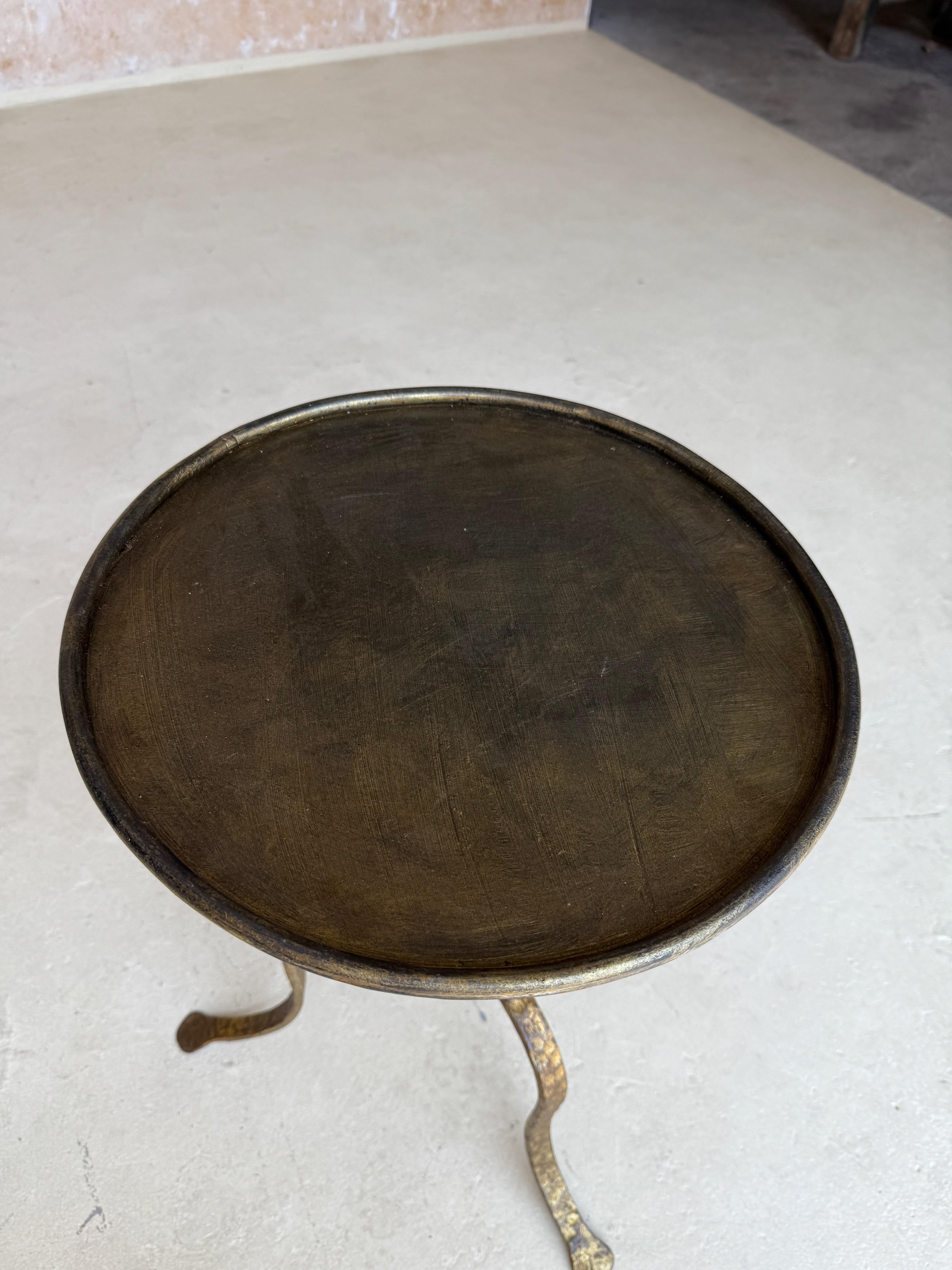 Small Spanish Gilt Drinks Table on a Tripod Base For Sale 1