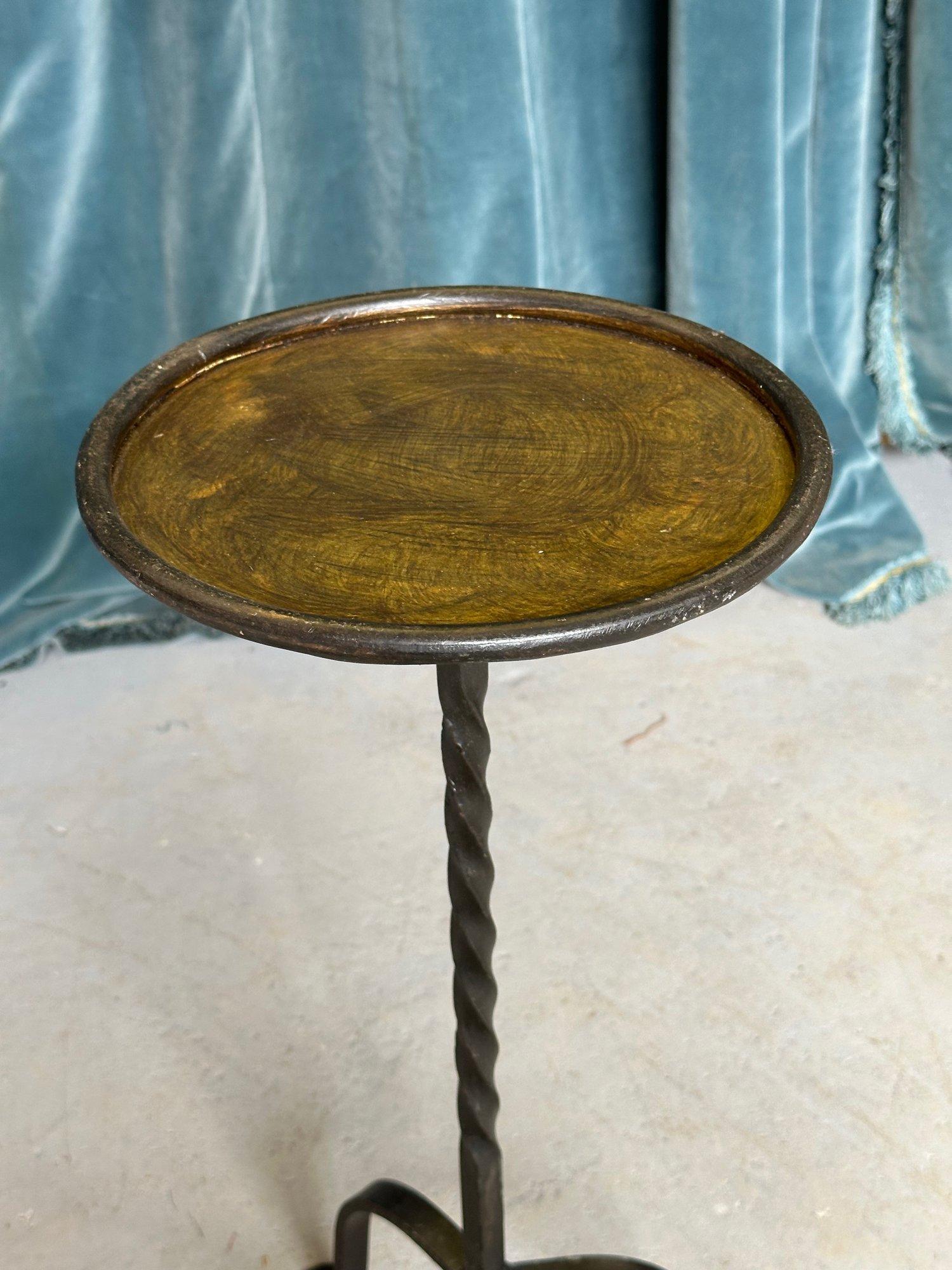 Petite table à boire espagnole en vermeil avec un Stem torsadé en vente 2