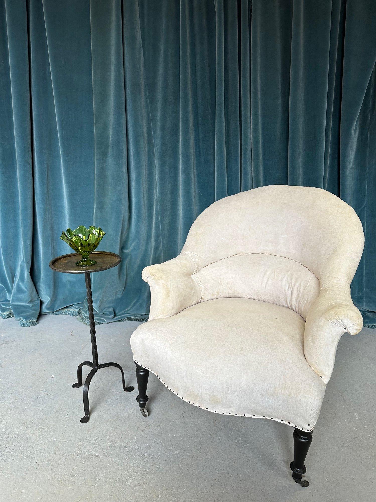 Mid-Century Modern Petite table à boire espagnole en vermeil avec un Stem torsadé en vente