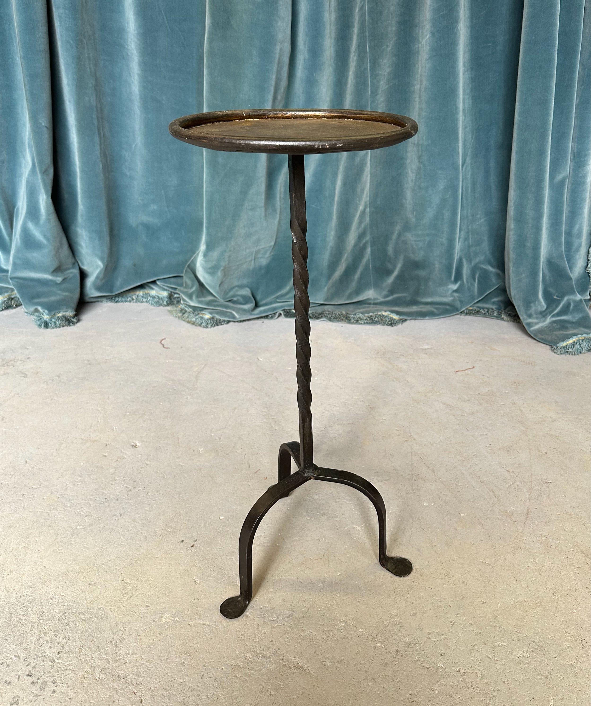 Small Spanish Gilt Drinks Table with a Twisted Stem In Good Condition For Sale In Buchanan, NY