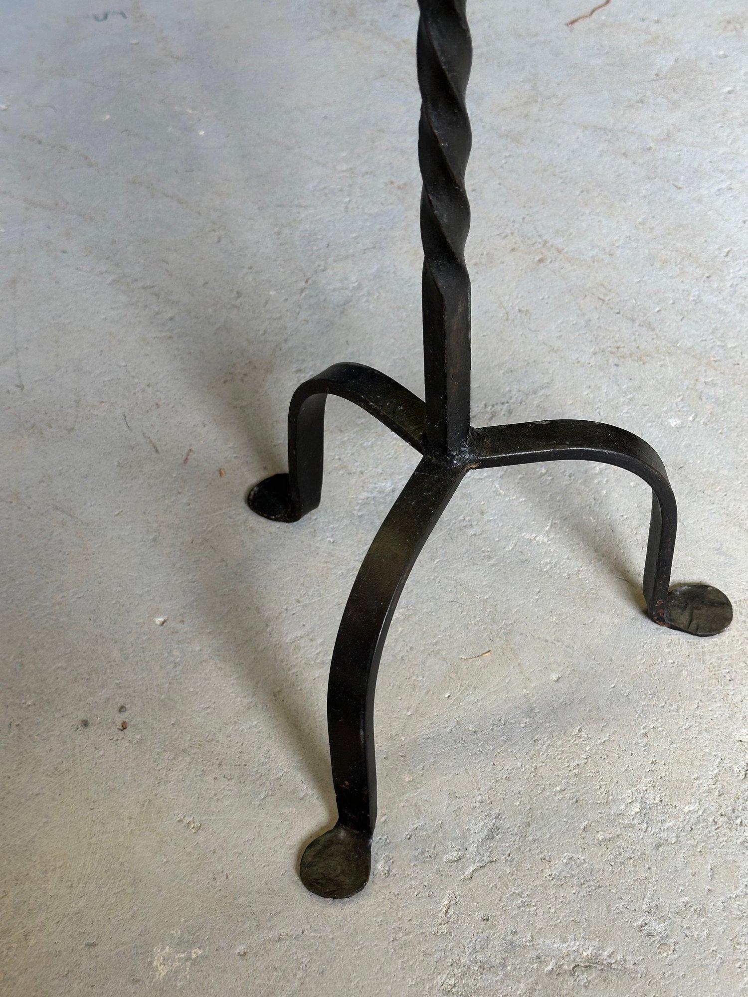 Petite table à boire espagnole en vermeil avec un Stem torsadé en vente 1
