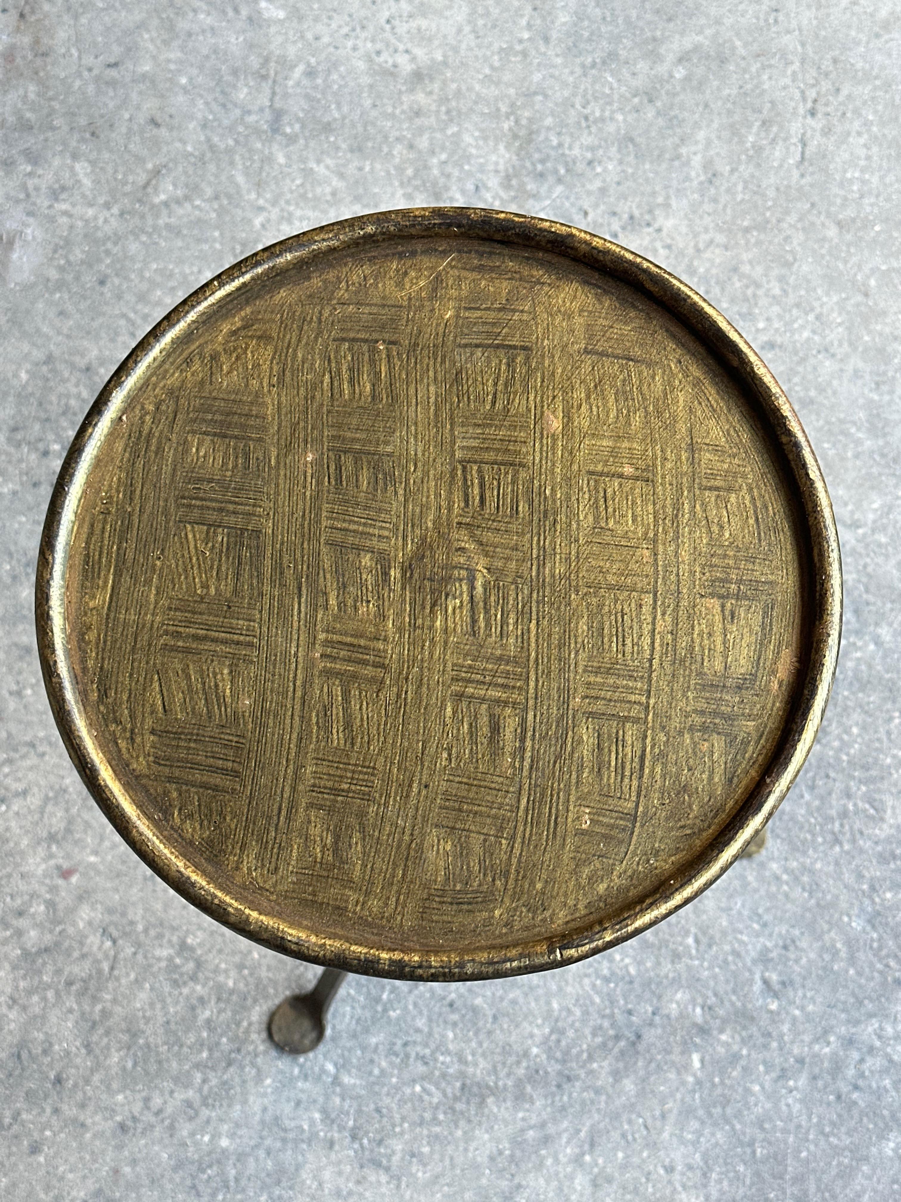 Small Spanish Gilt Drinks Table with Pointed Stem For Sale 4