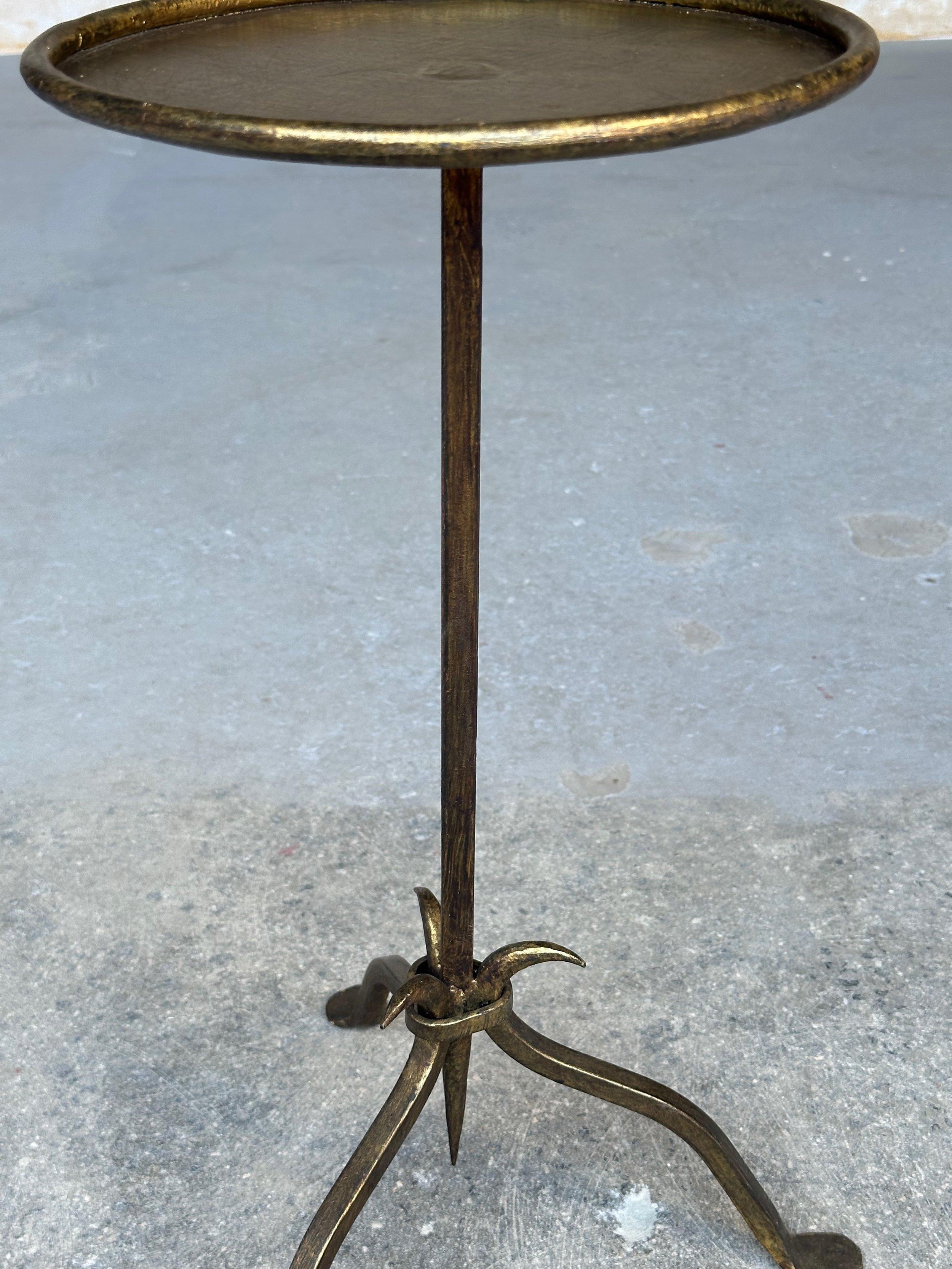 Small Spanish Gilt Drinks Table with Pointed Stem For Sale 1